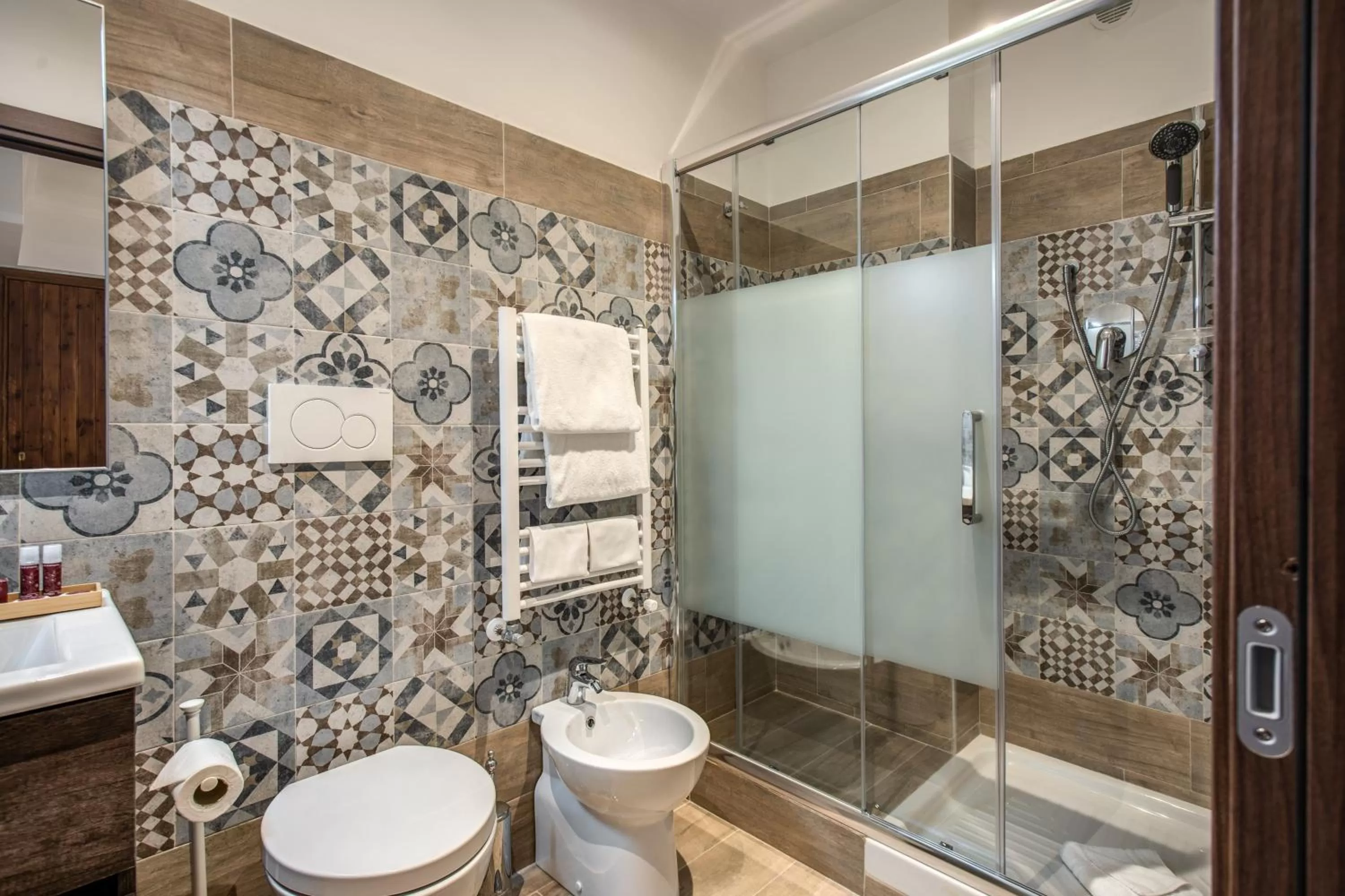 Bathroom in Rome Garden Hotel