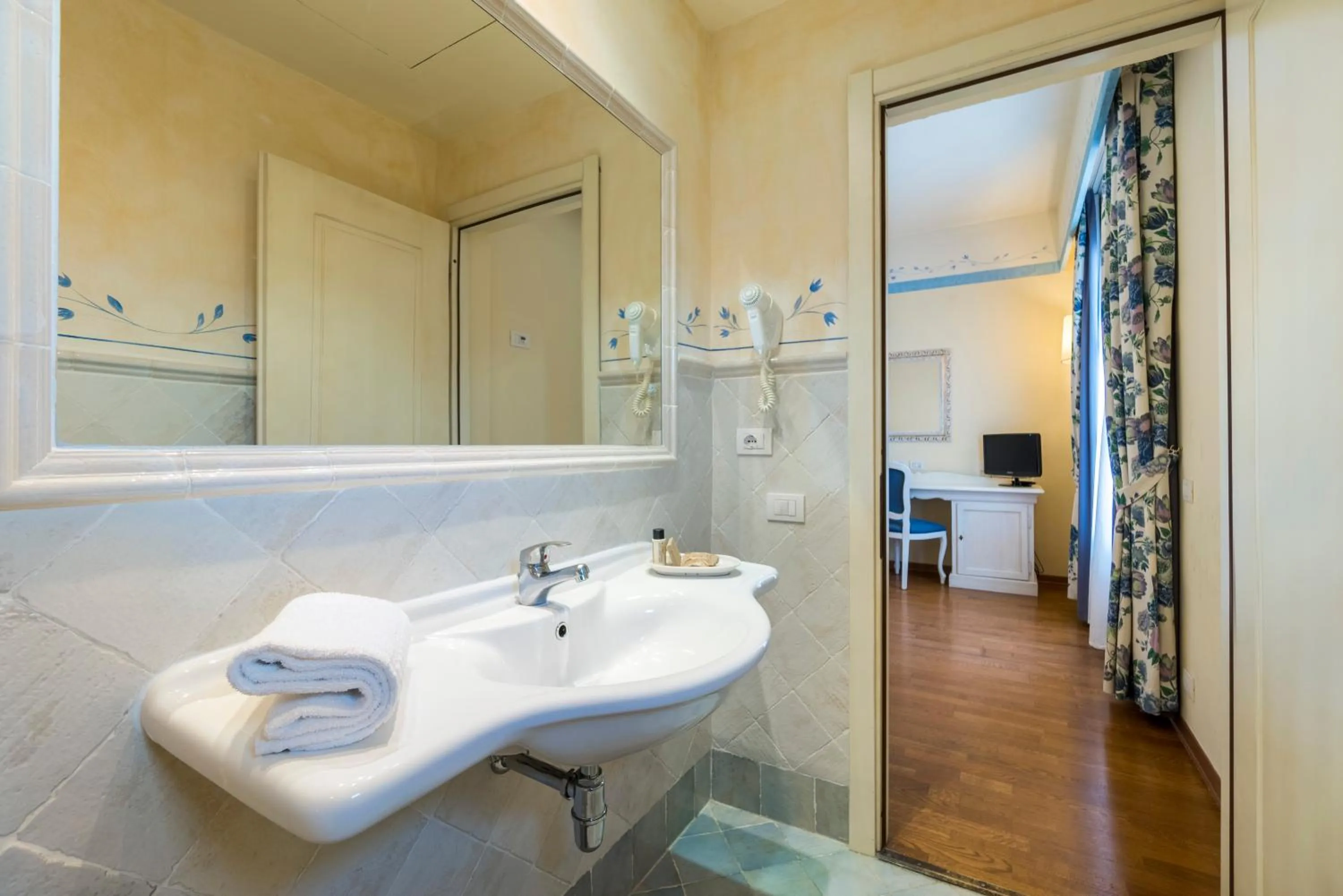 Bathroom in Hotel Borgo Di Cortefreda - Place of Charme