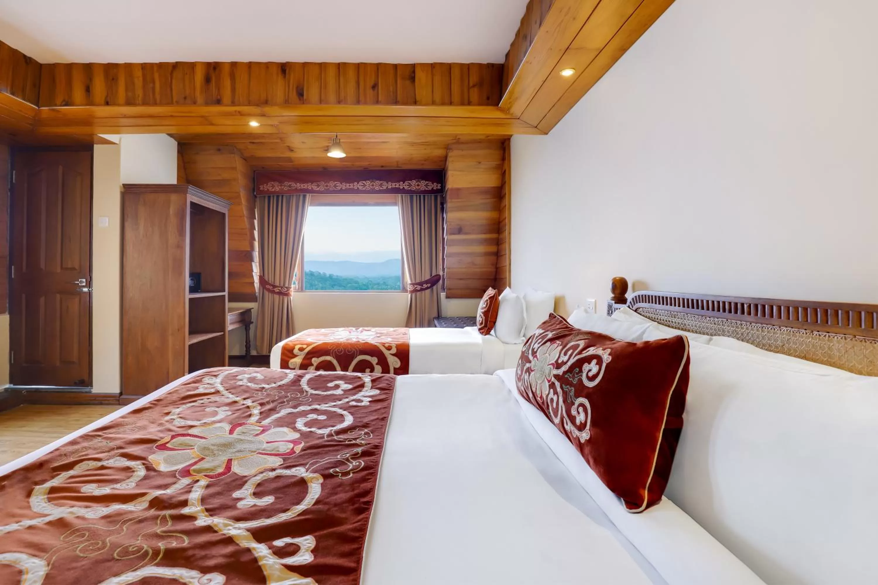 Bed in Summit Hermon Hotel & Spa