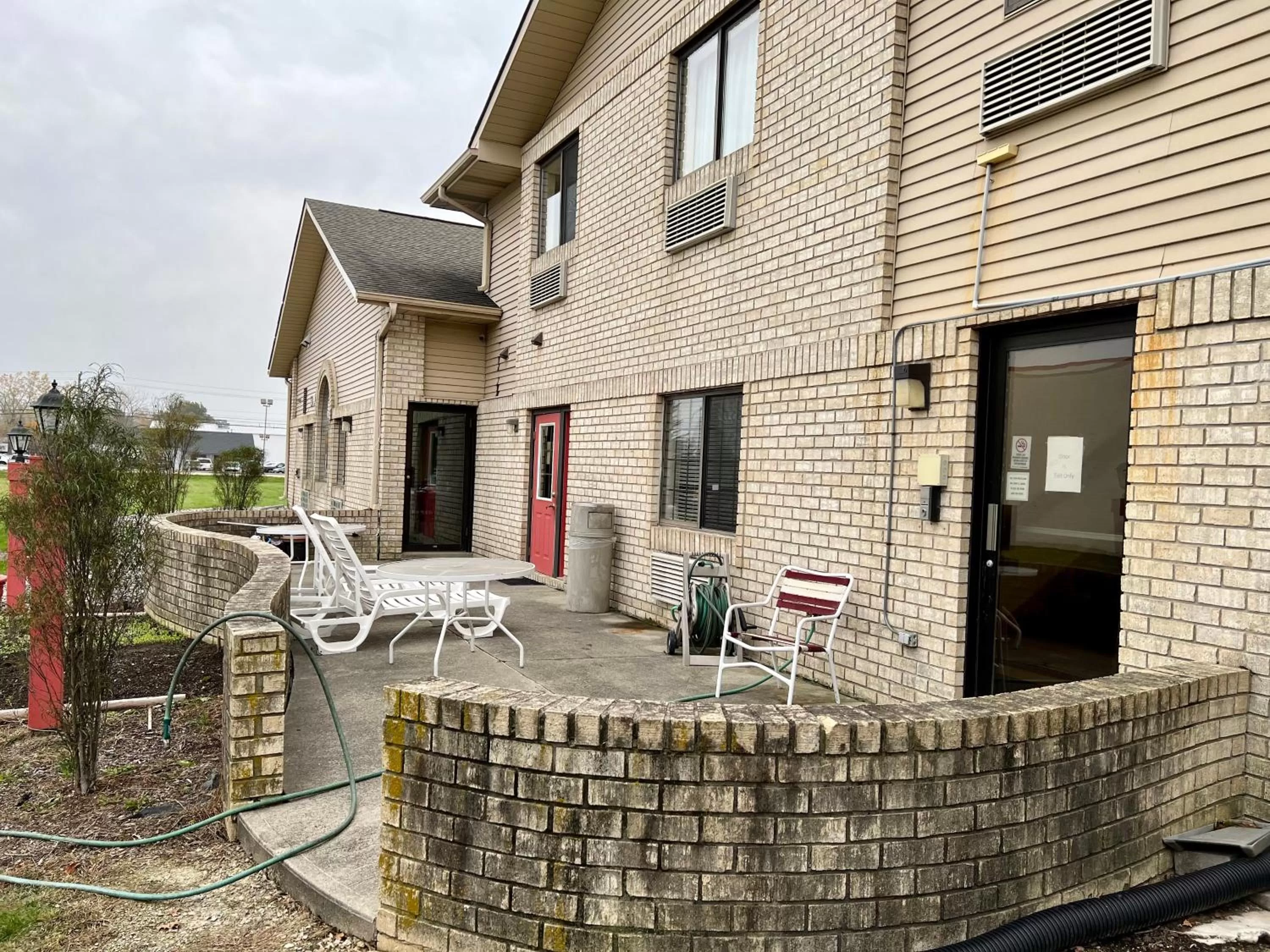 Patio in Express Inn & suites