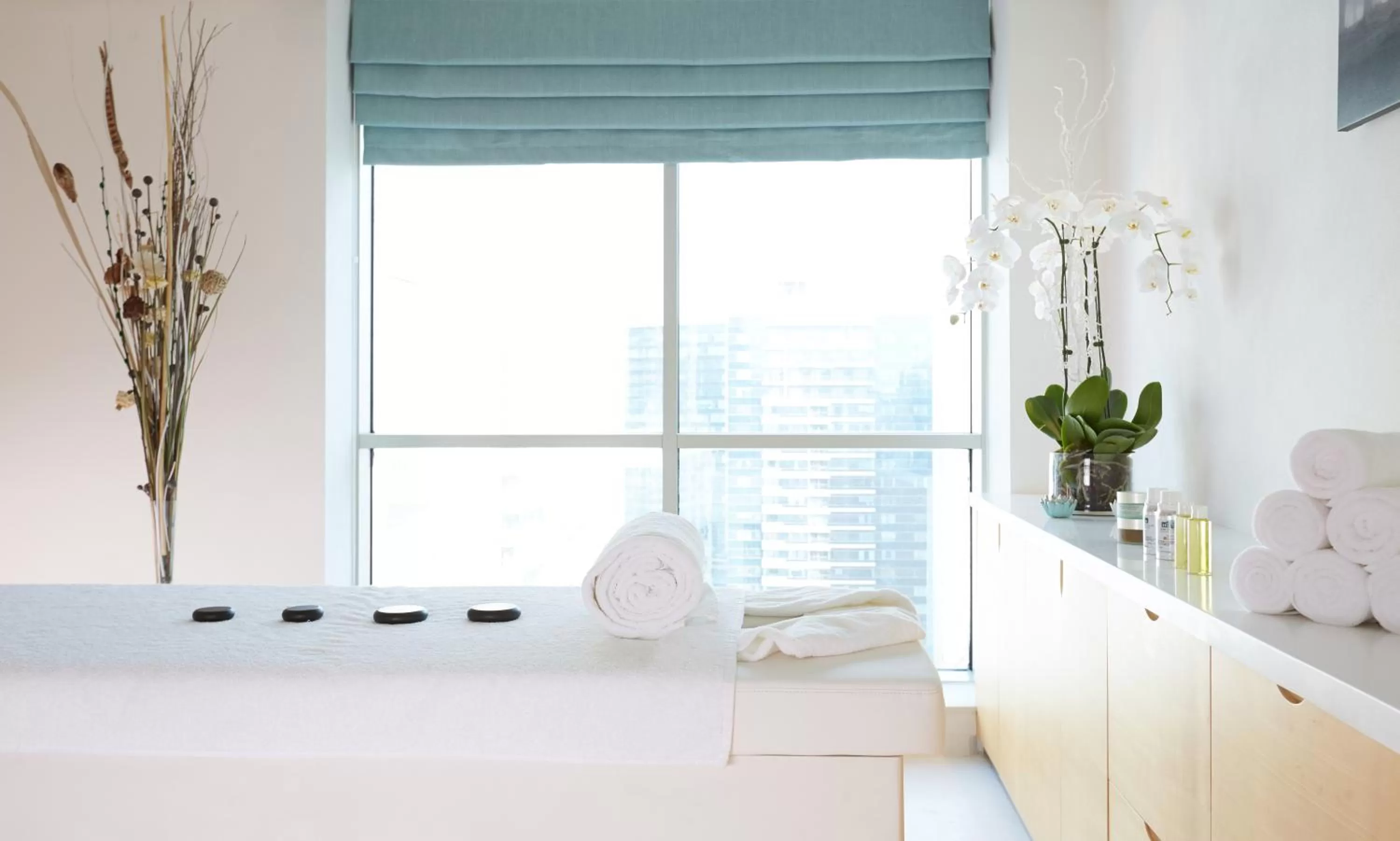 Spa and wellness centre/facilities, Bed in Pullman Dubai Jumeirah Lakes Towers