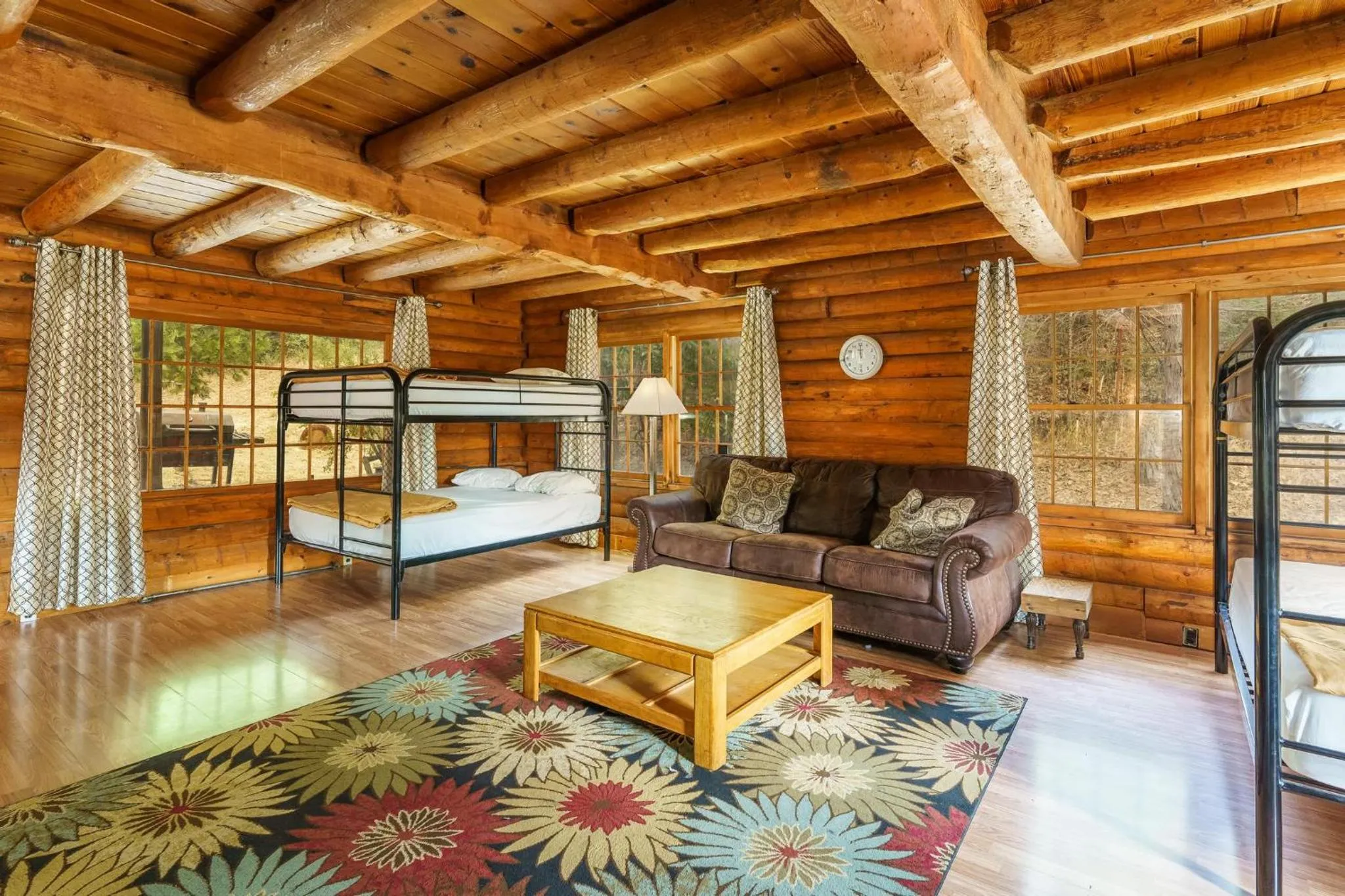 Bed in Mountain Trail Lodge and Vacation Rentals