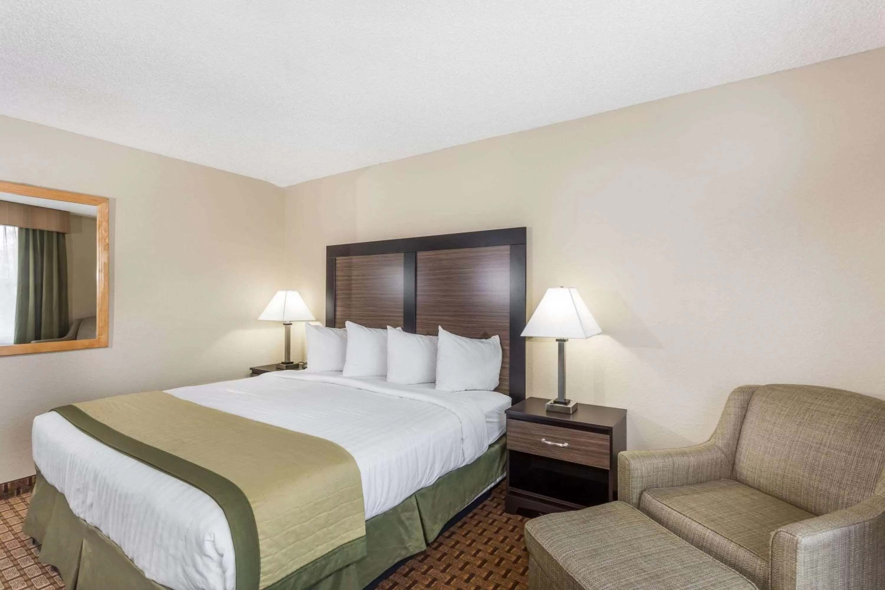 Photo of the whole room, Bed in Baymont by Wyndham Fort Myers Airport