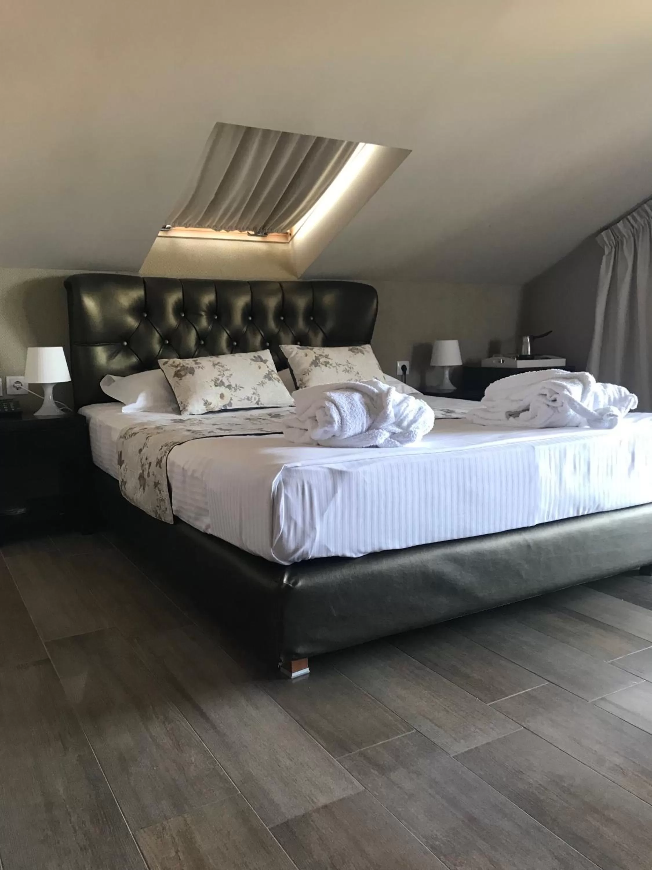 Bed in Principal New Leisure Hotel