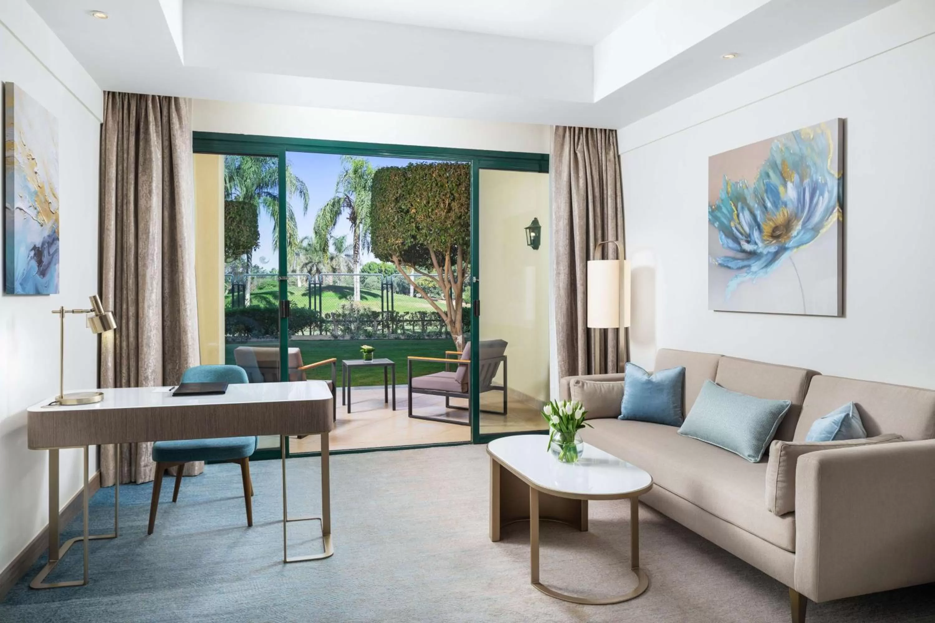 Coffee/tea facilities in Hilton Pyramids Golf