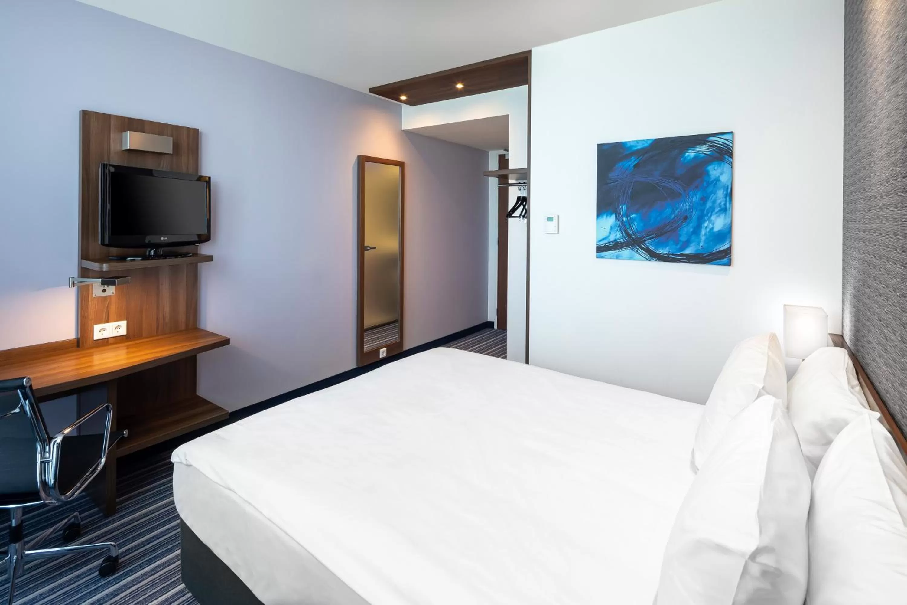 TV and multimedia, Bed in Holiday Inn Express Amsterdam - Sloterdijk Station by IHG