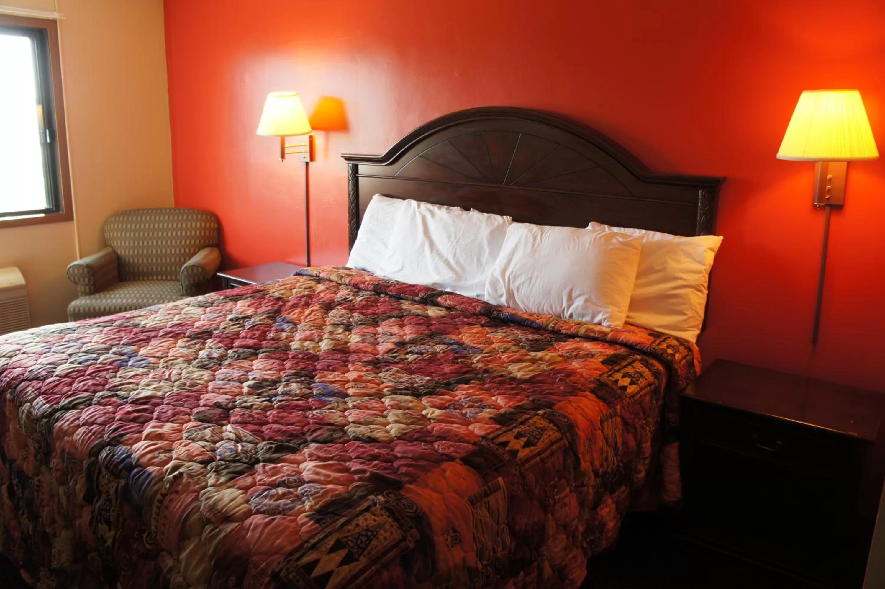 Day, Bed in Coratel Inn and Suites Maple Grove