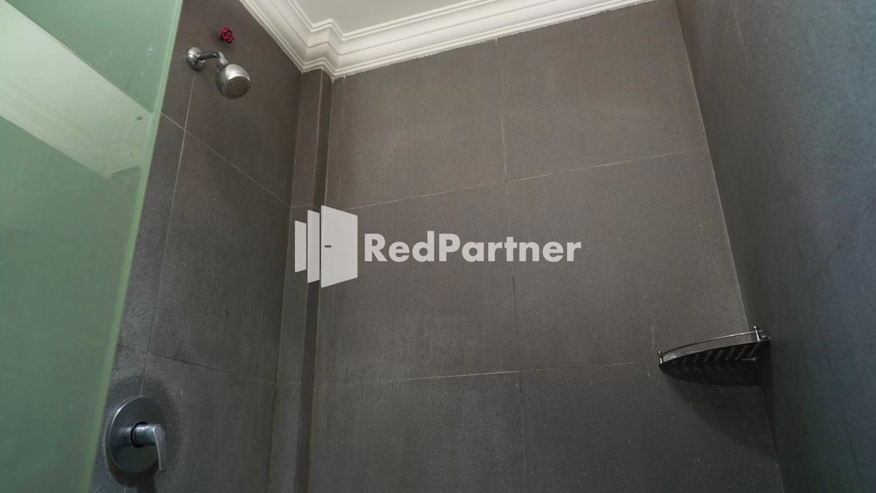 Deluxe Double Room in Wisma Sederhana Medan Mitra RedDoorz