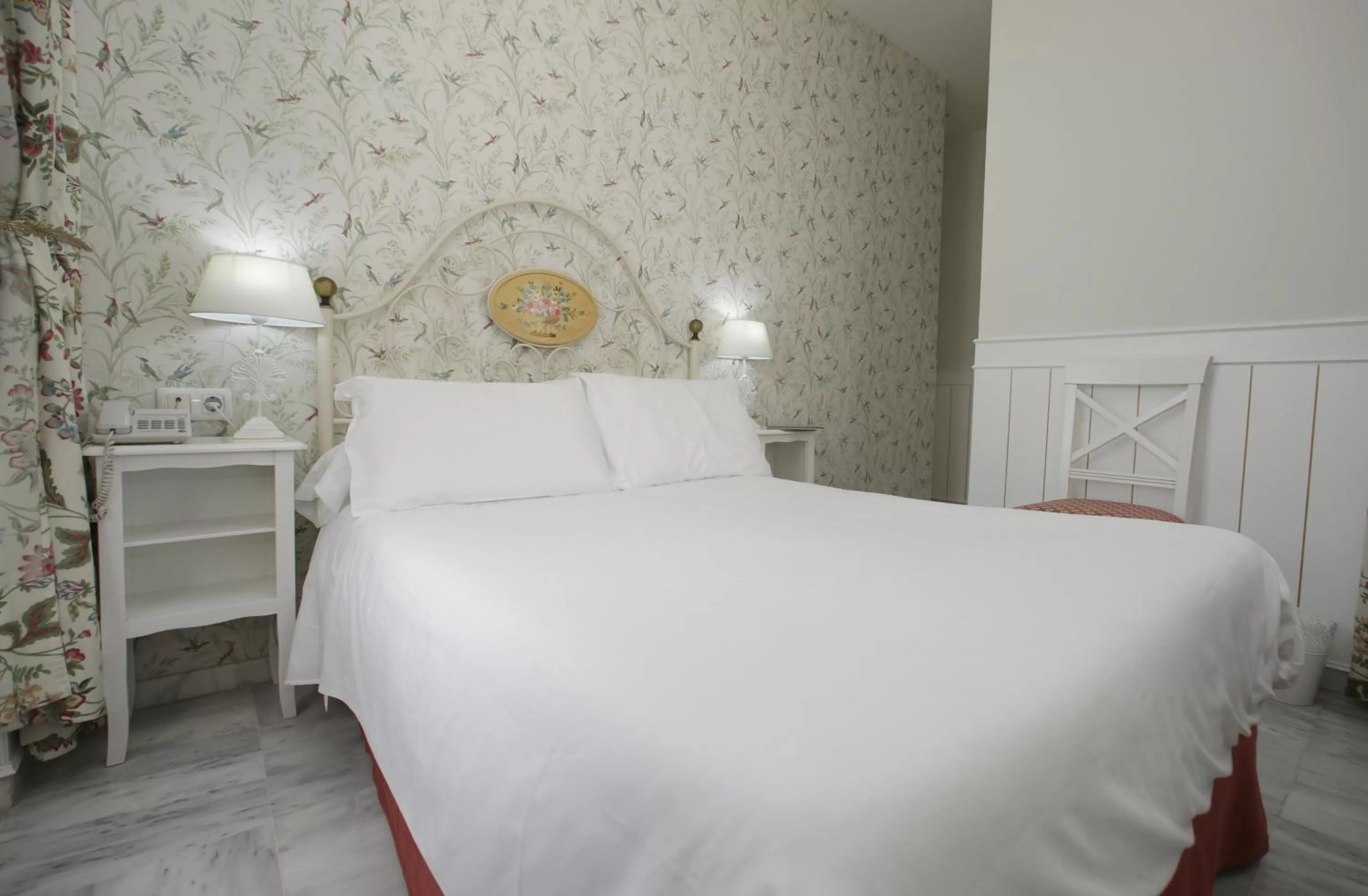 Bed in Basic Hotel Puerta de Sevilla