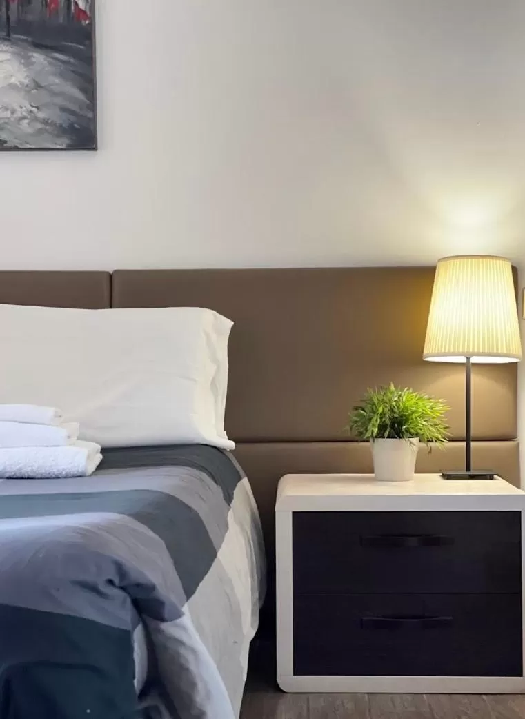 Property building, Bed in Cameracaffè sul Lago