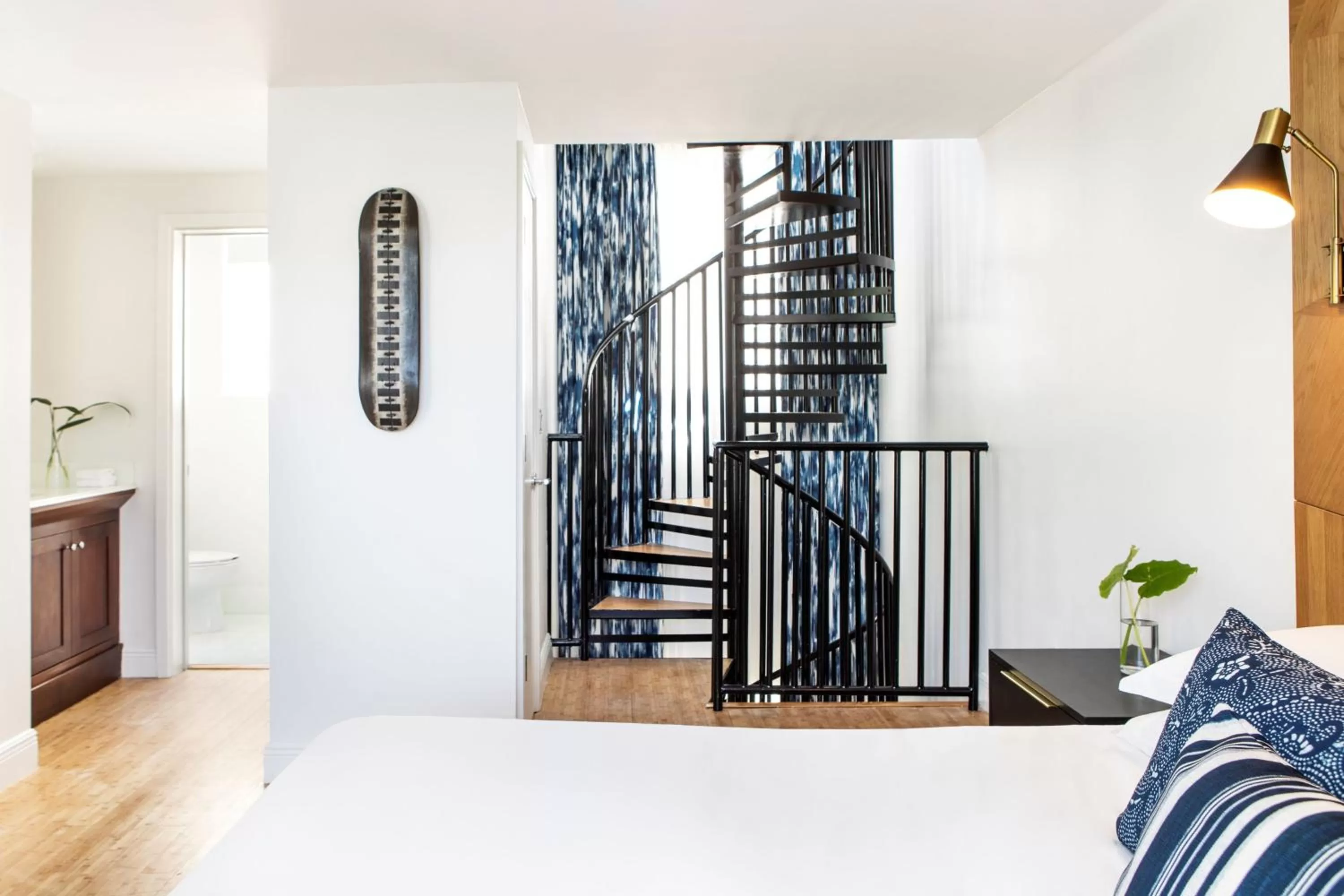 Photo of the whole room, Bed in Kimpton Angler’s Hotel South Beach by IHG