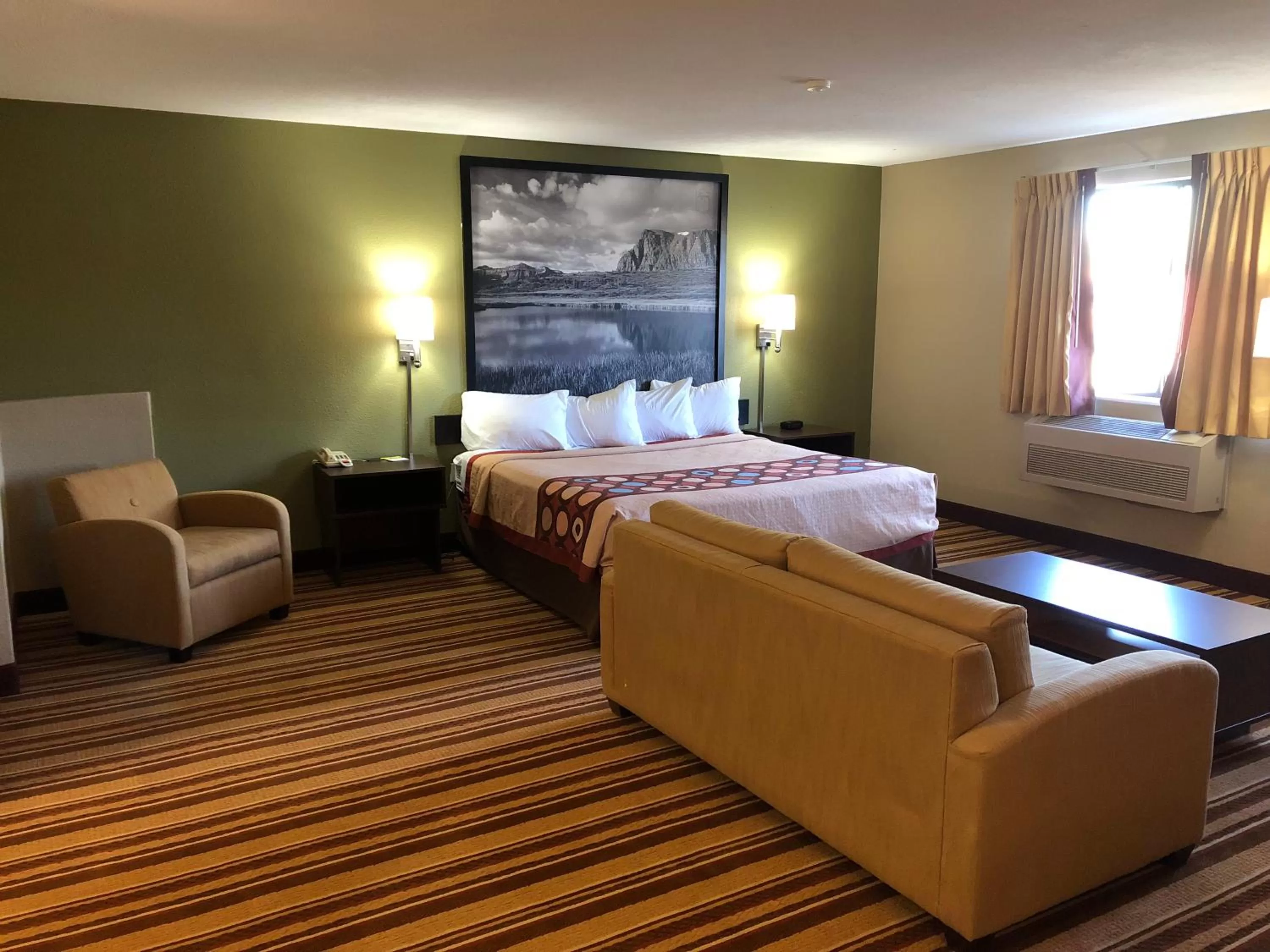 Bed in Super 8 by Wyndham S Jordan/Sandy/Slc Area