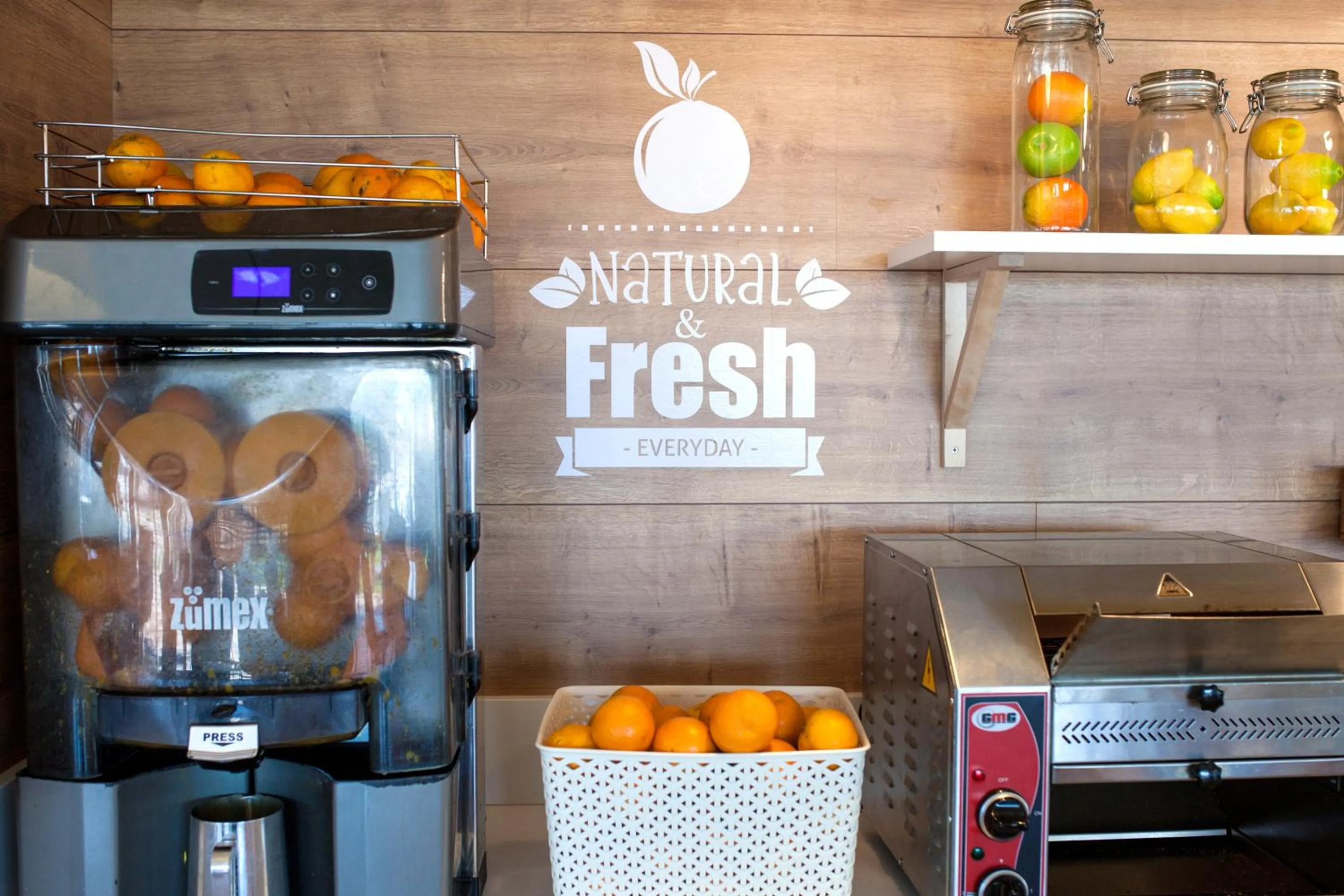 Food and drinks in Hotel Bed4U Tudela