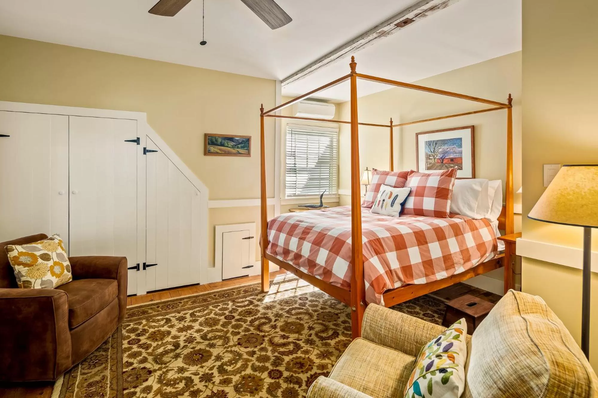 Photo of the whole room, Bed in Abigail's Inn