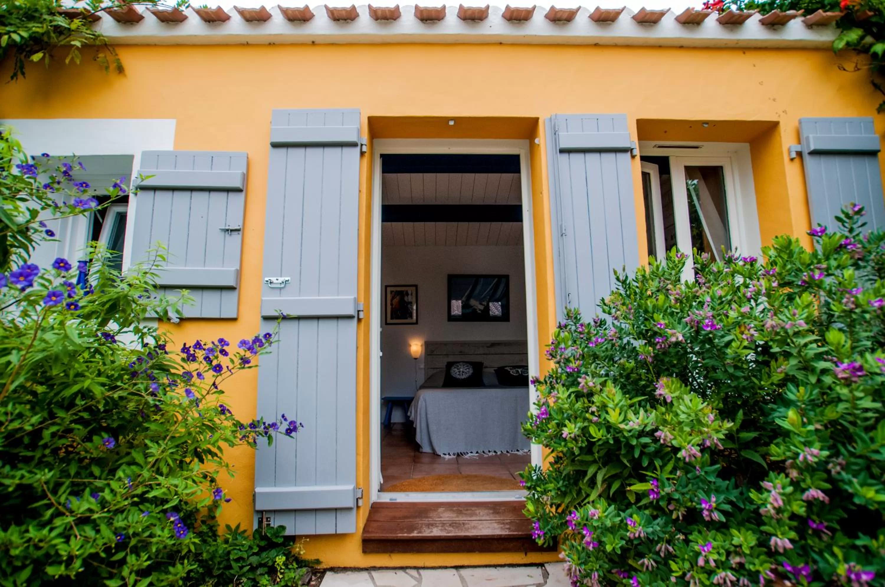 Coffee/tea facilities in Les Yeux Bleus Bed & Breakfast