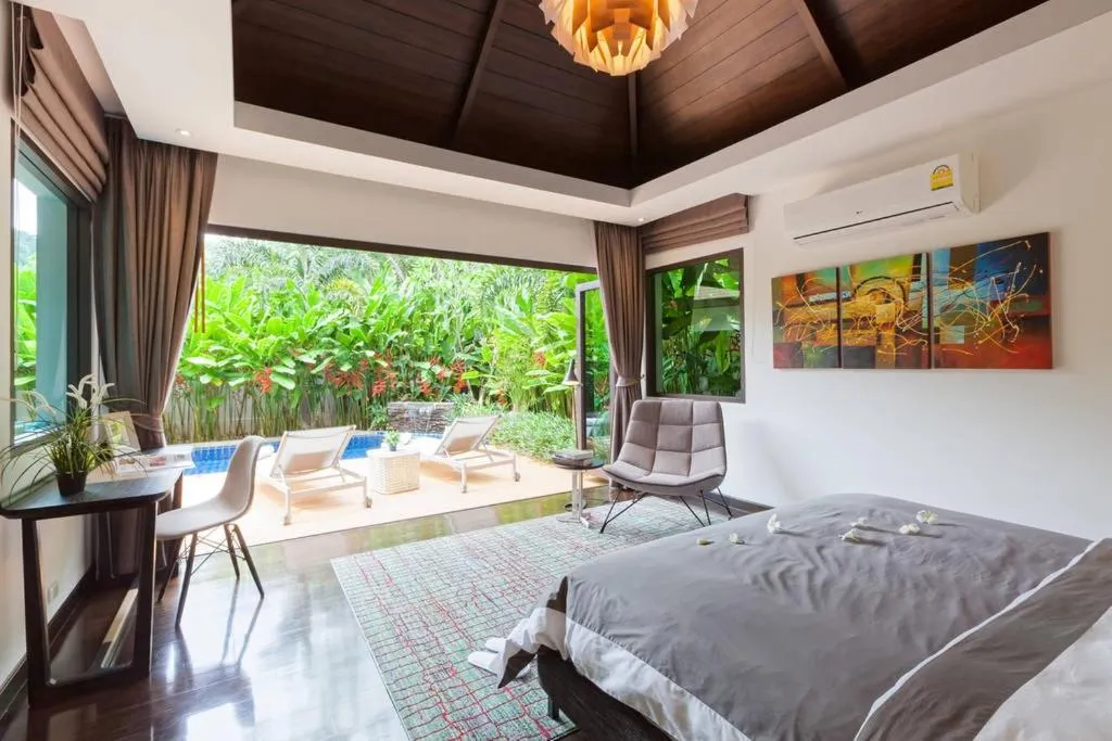 Photo of the whole room, Bed in Inspire Villas Phuket