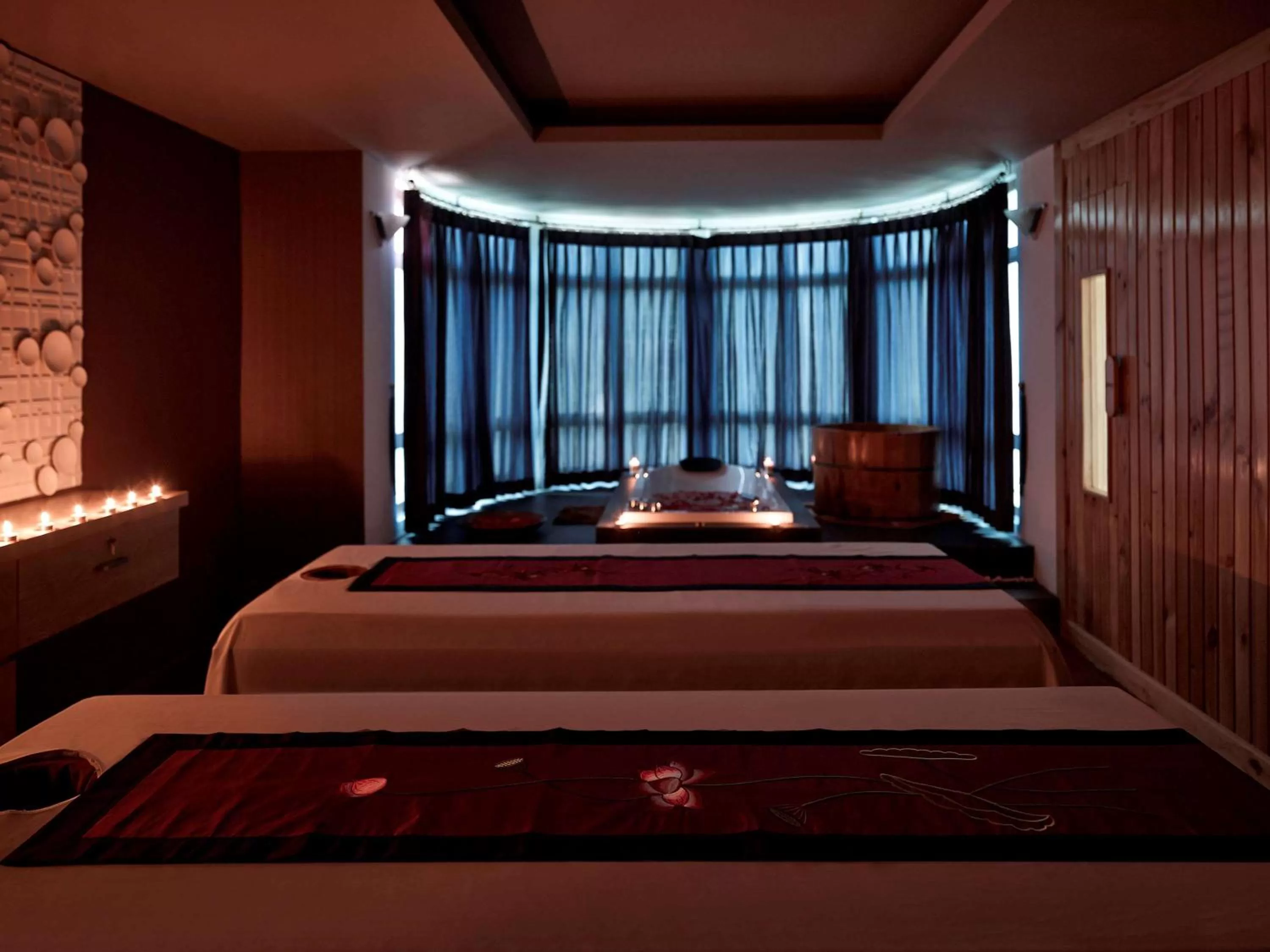 Spa and wellness centre/facilities, Bed in Pullman Hanoi