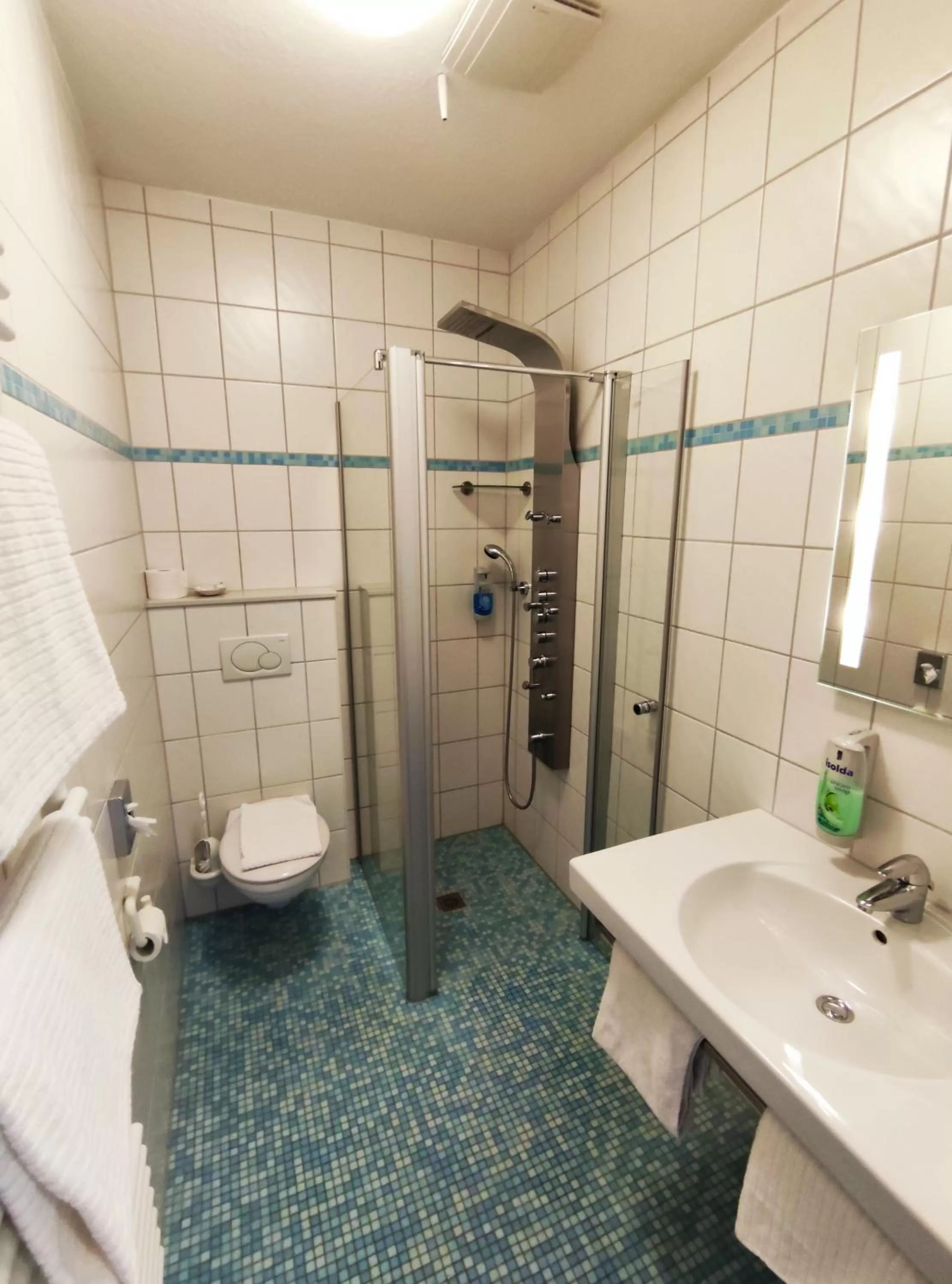 Bathroom in Schäfers Hotel, Self-Check-in, Cafe und Bäcker am Hotel