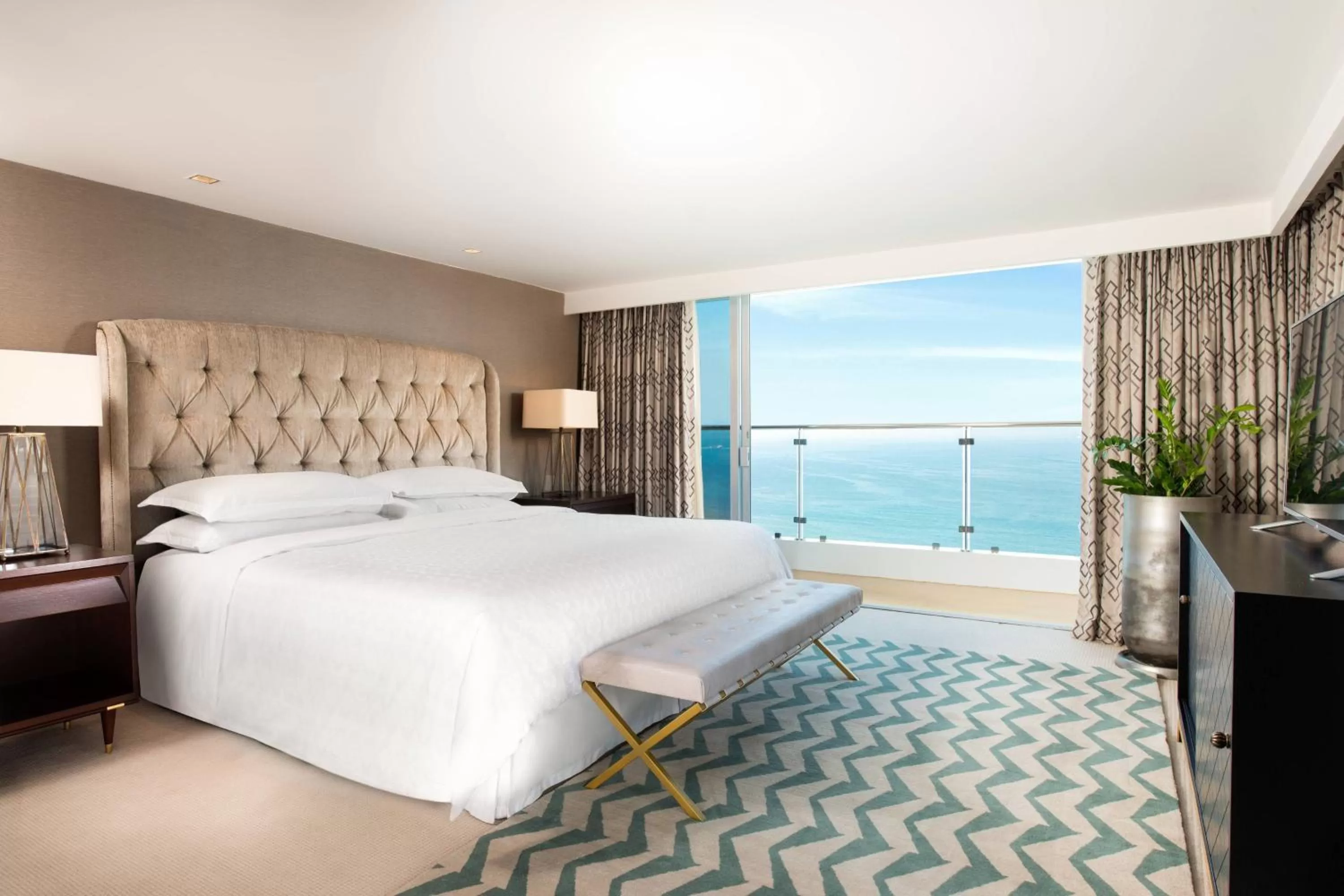 Photo of the whole room, Bed in Sheraton Grand Rio Hotel & Resort