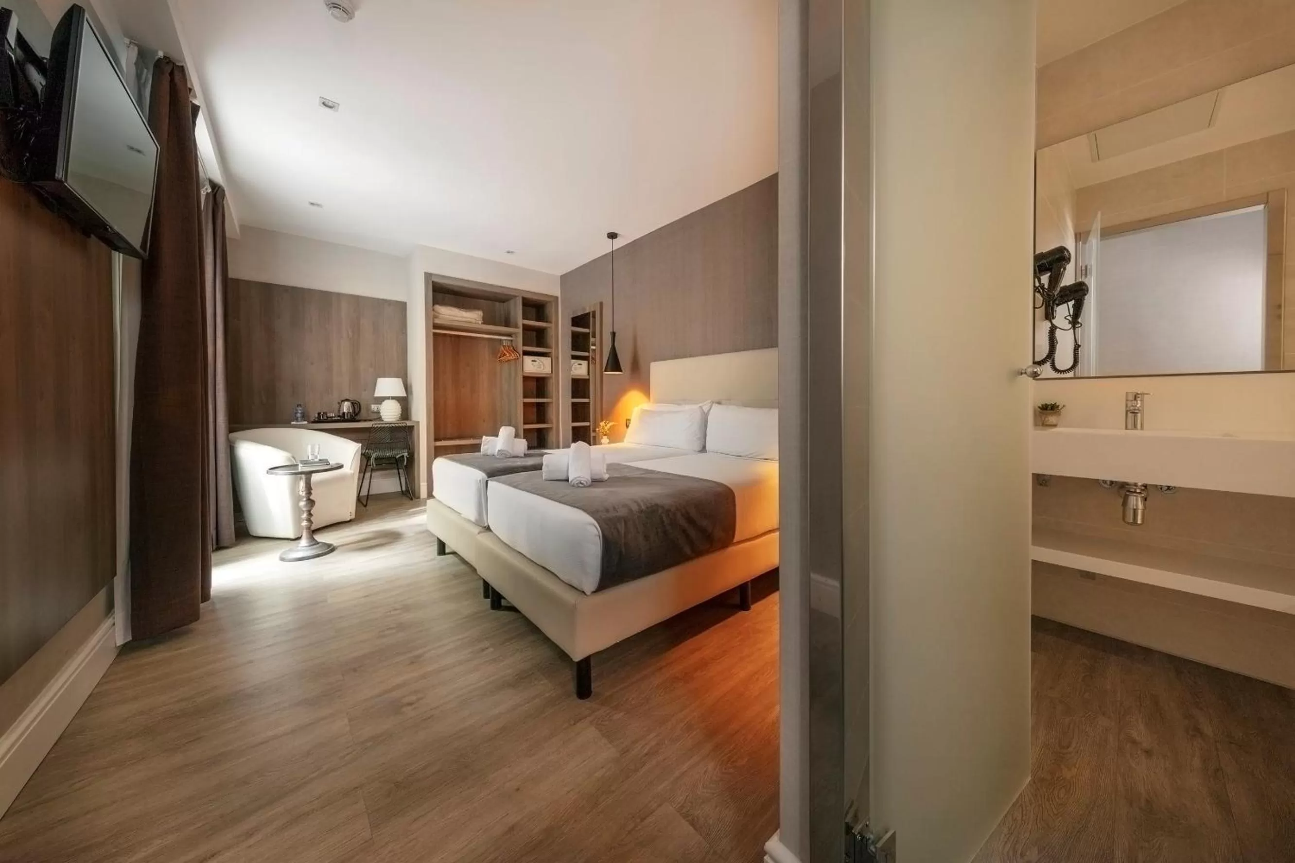 Photo of the whole room, Bed in Hotel Oasis