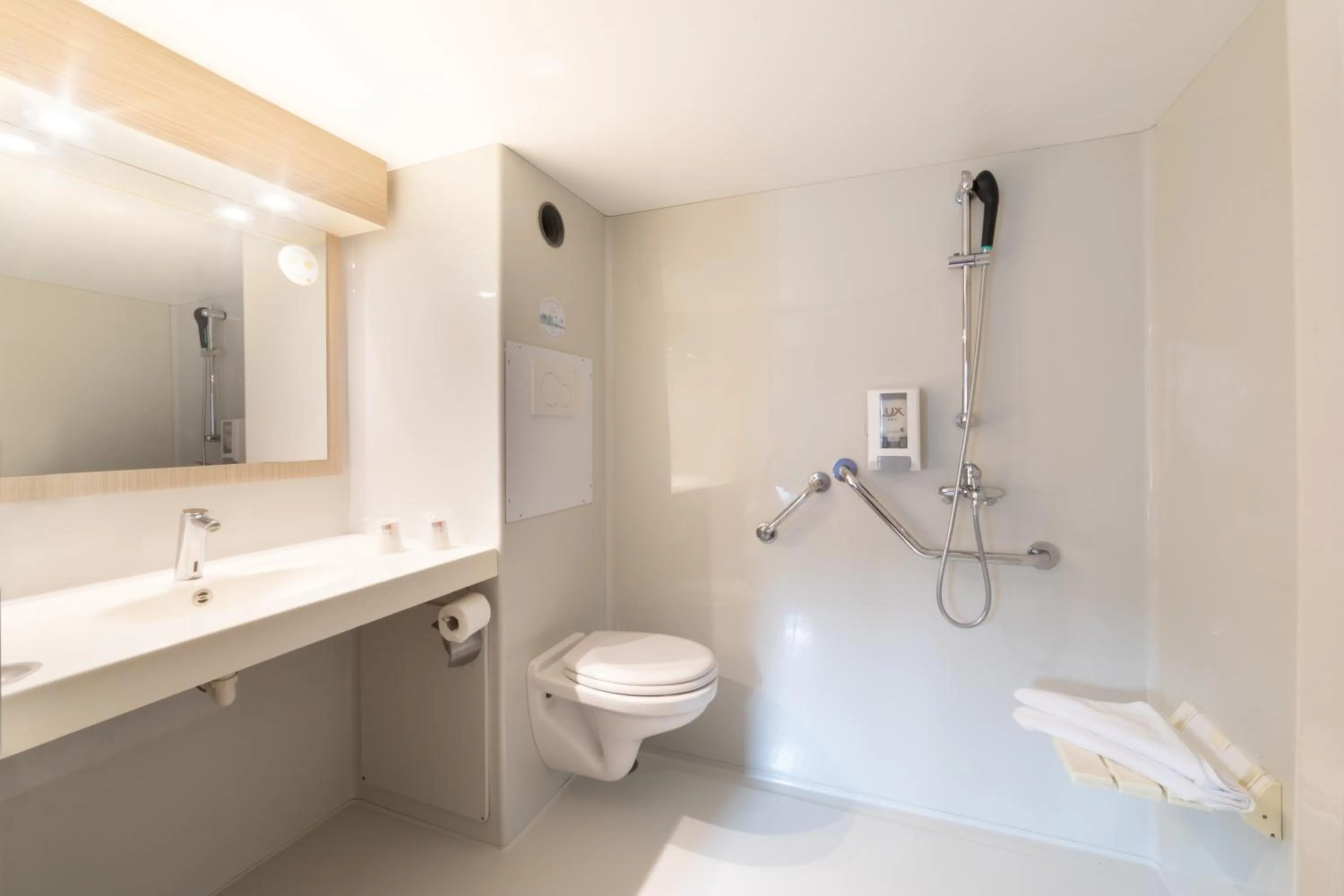 Bathroom in Premiere Classe Meaux Nanteuil Les Meaux