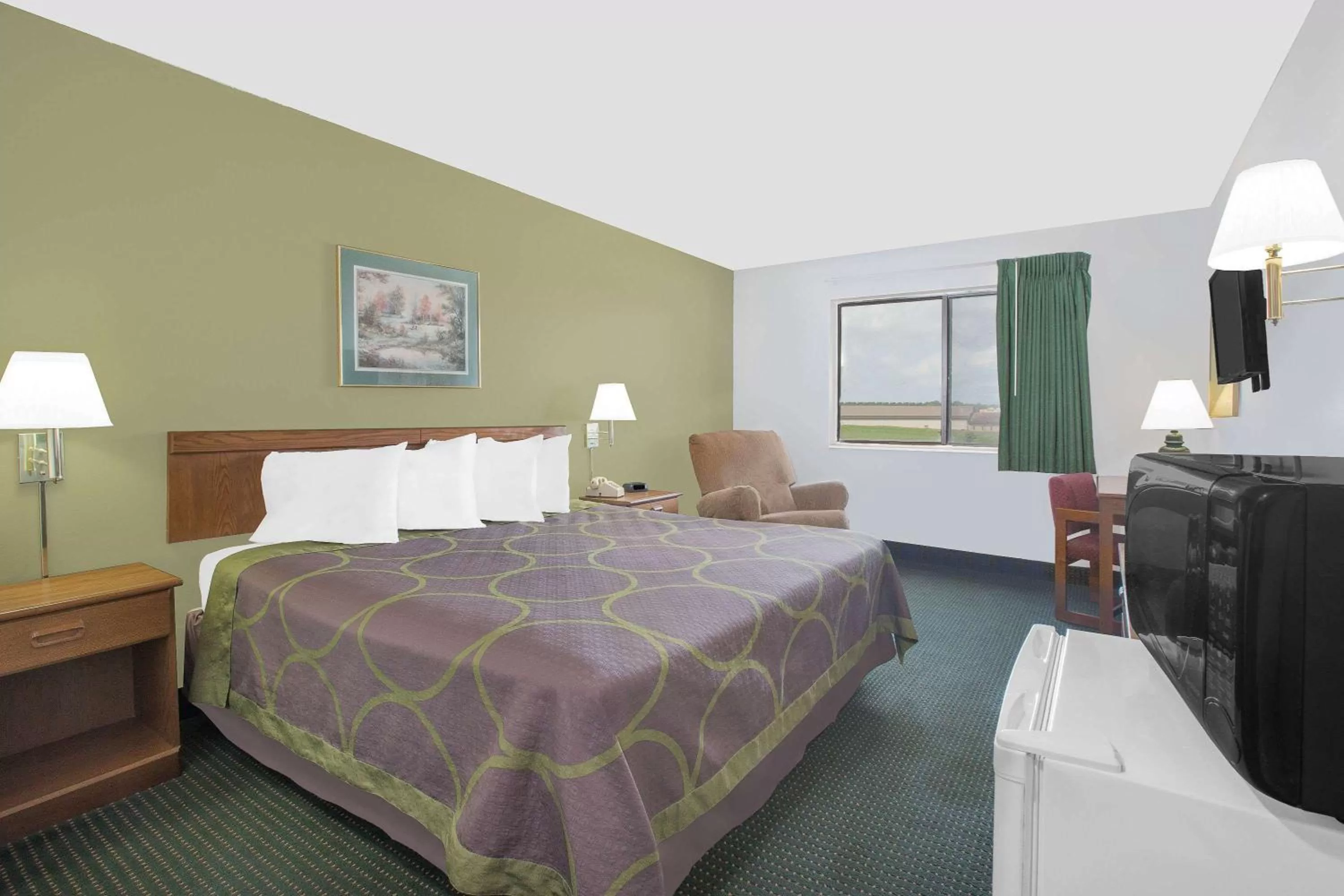 Photo of the whole room, Bed in Super 8 by Wyndham Chillicothe