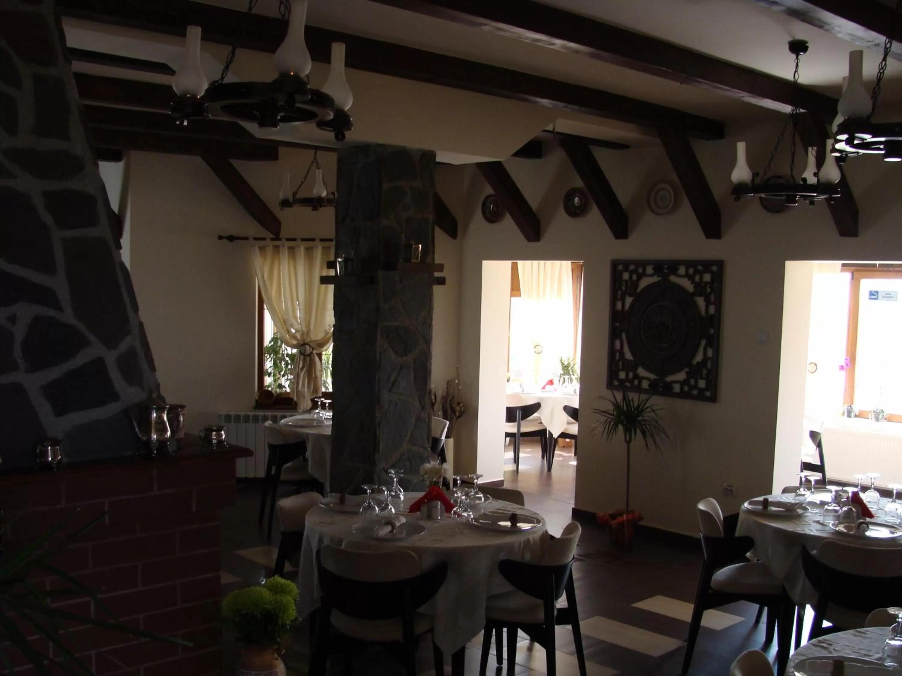 Restaurant/places to eat in Pensiunea Taverna Bucium