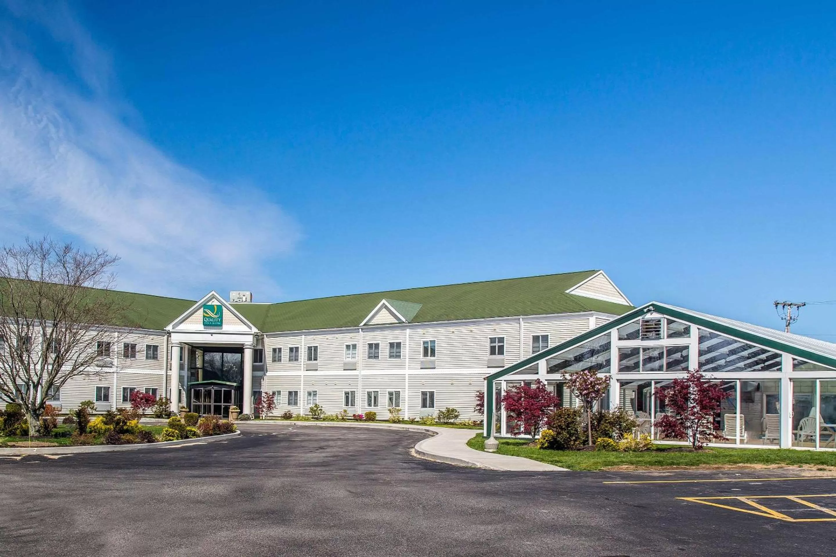 Property building in Quality Inn & Suites Middletown - Newport