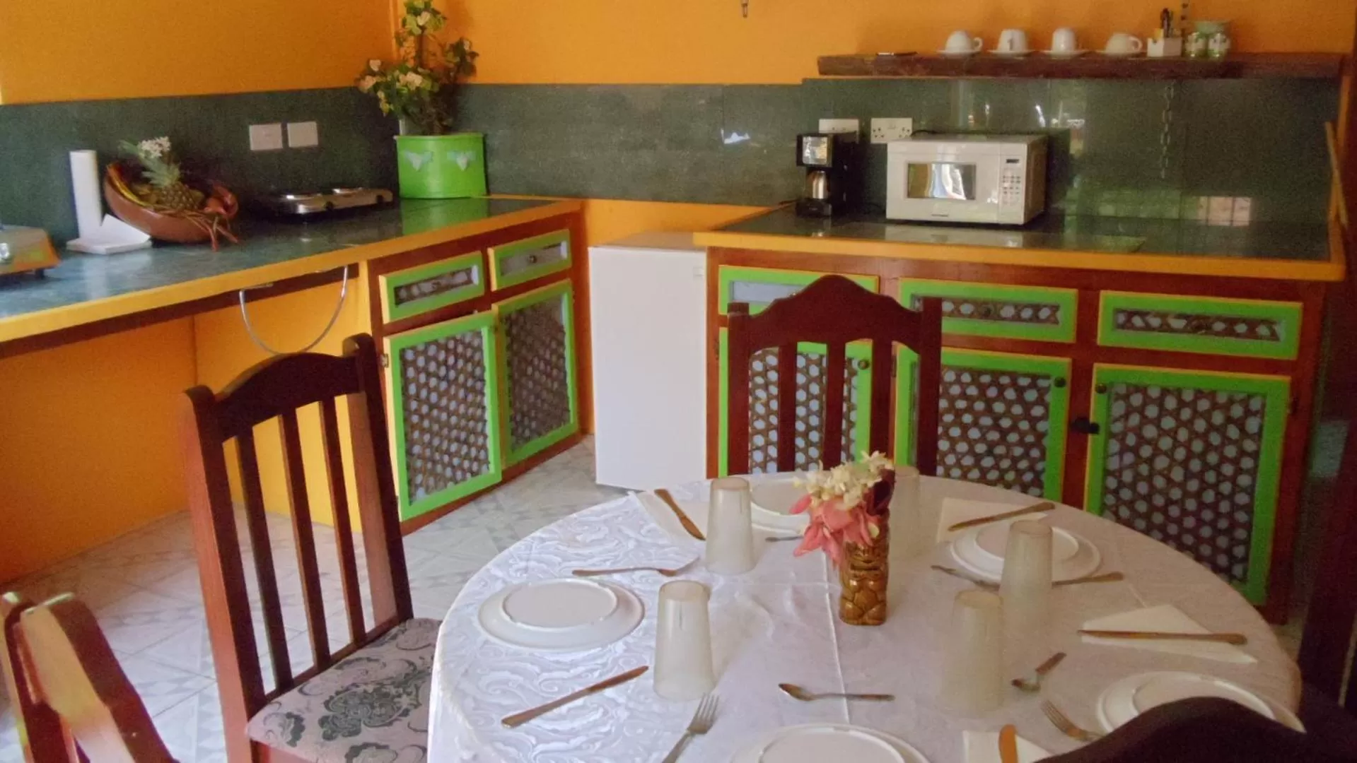 Kitchen or kitchenette, Restaurant/Places to Eat in Villa Des Pitons