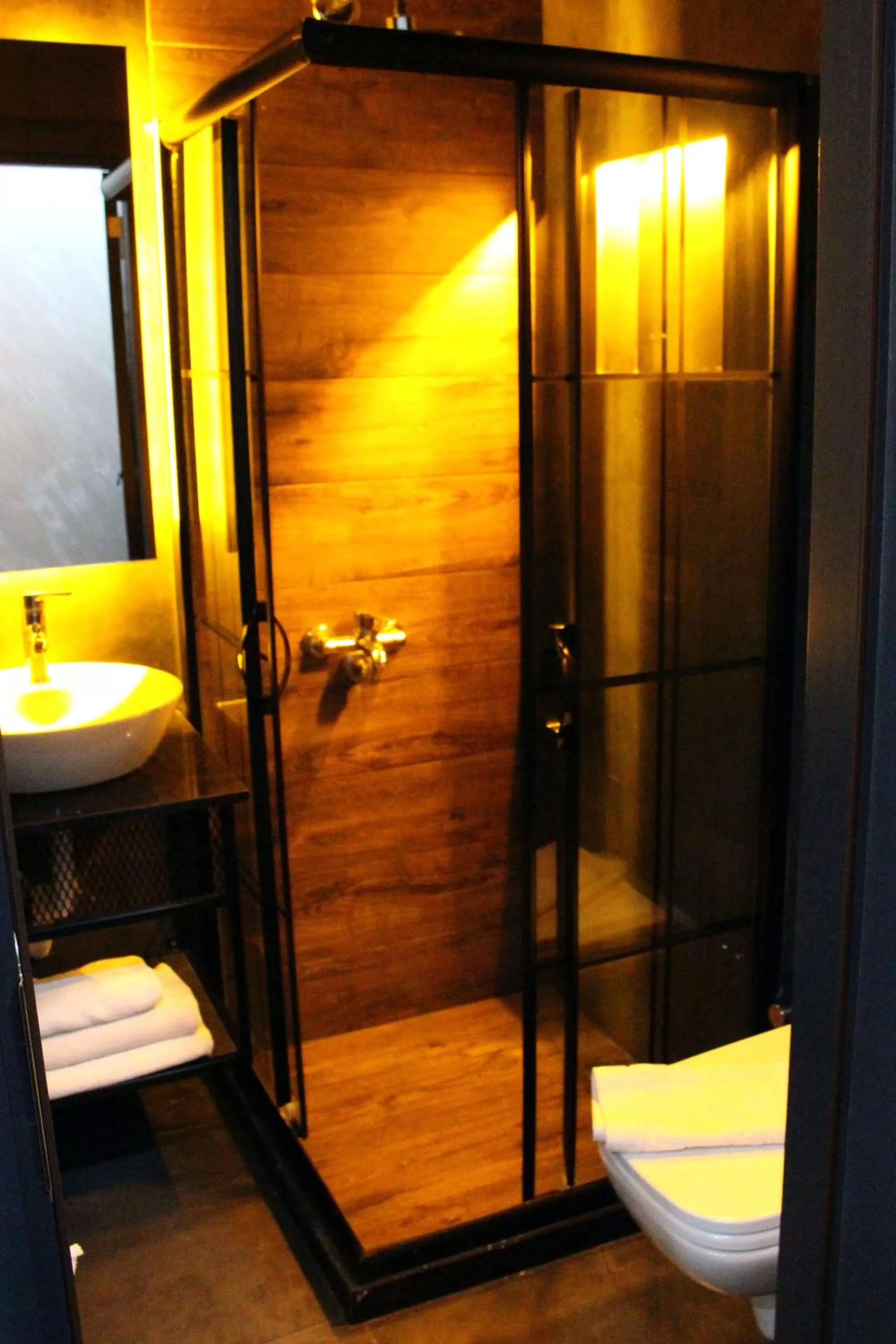 Shower in Istanbul Fair Hotel