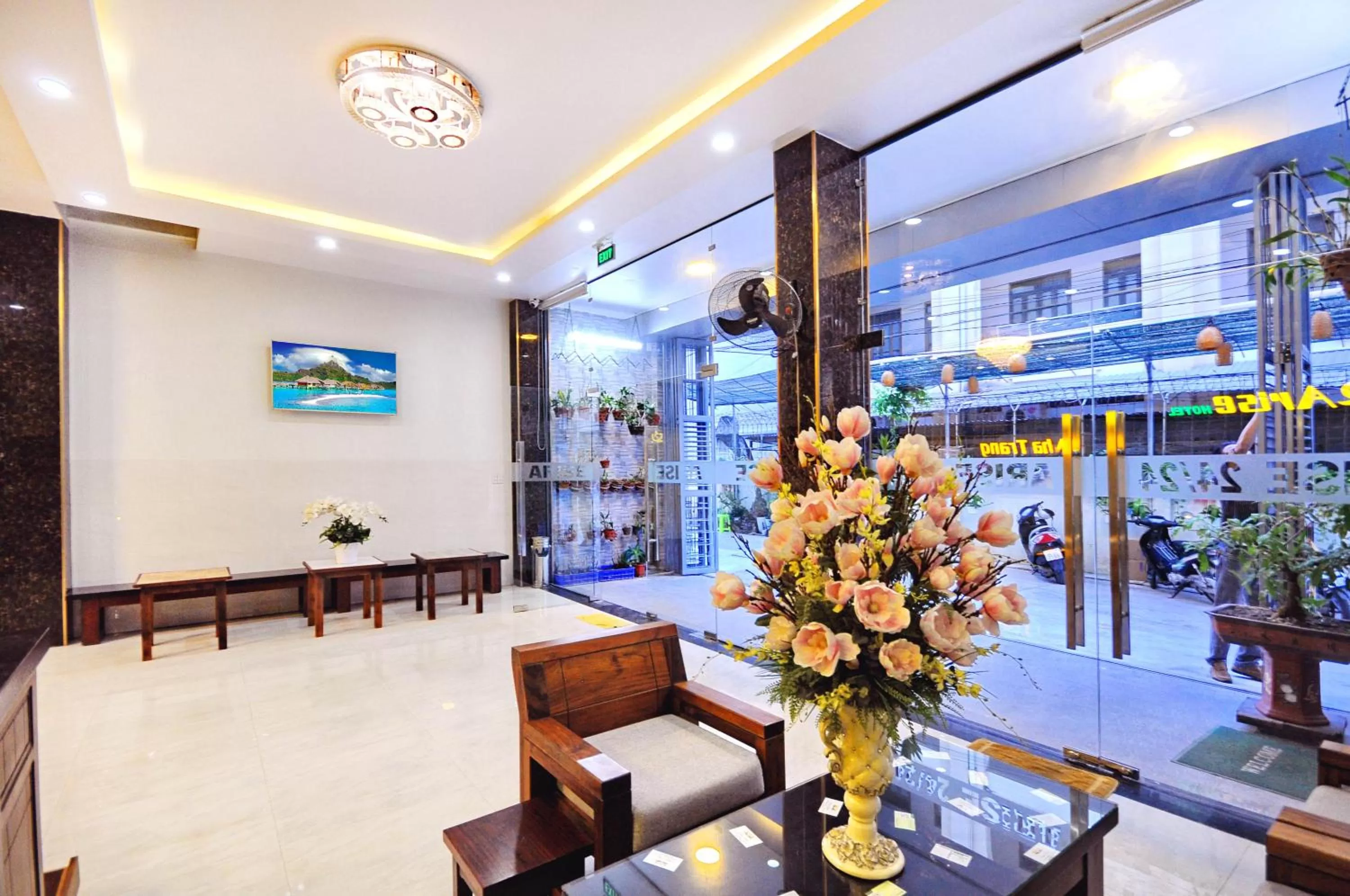 Communal lounge/ TV room in Arise Seaside Hotel