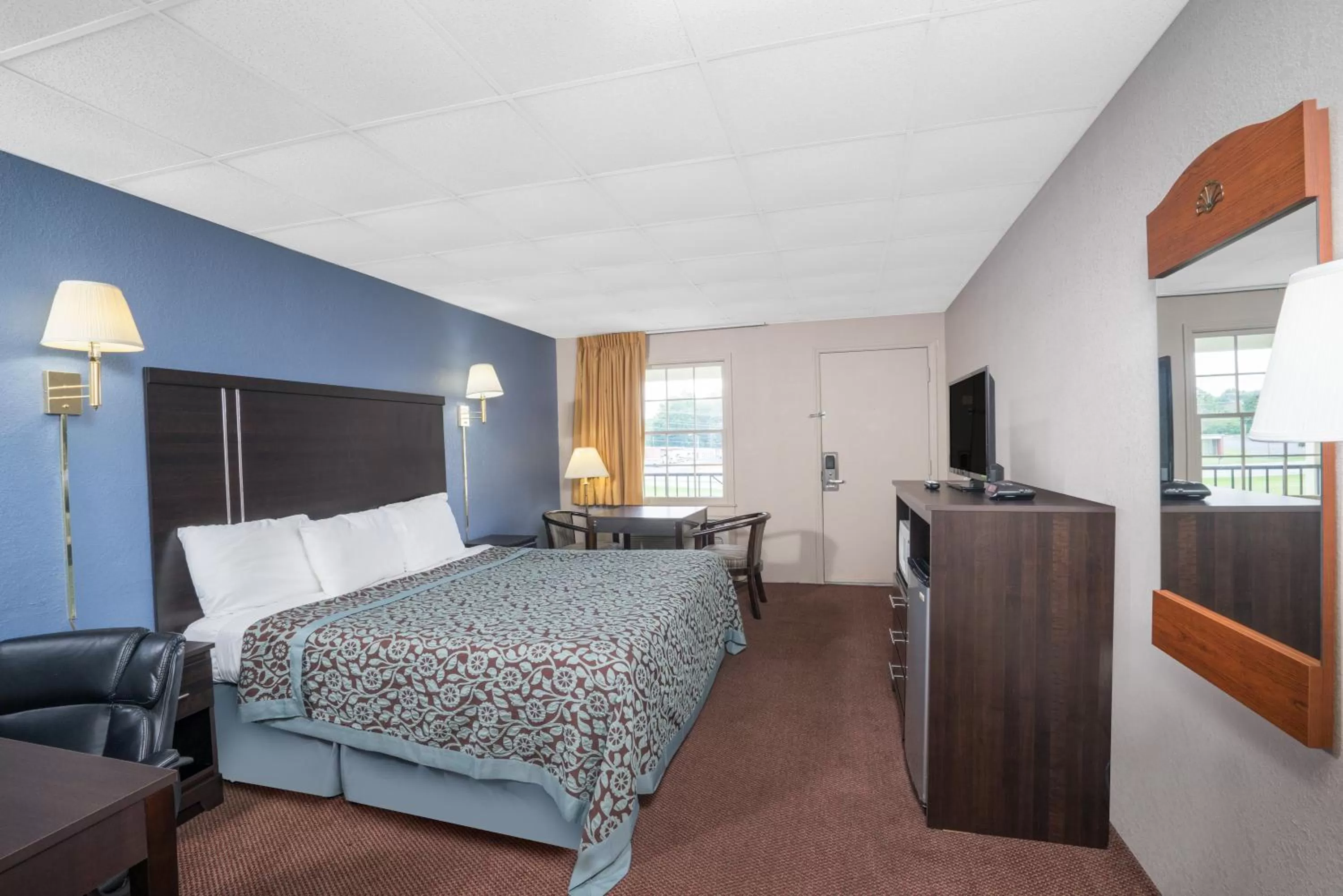 Bed in Days Inn by Wyndham Lincolnton