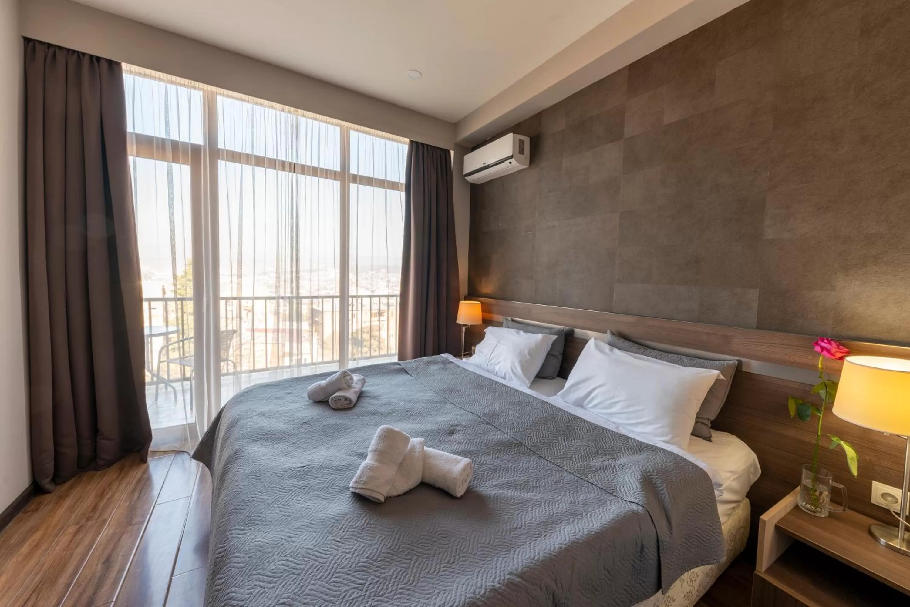 Balcony/Terrace, Bed in Sani Apart Hotel