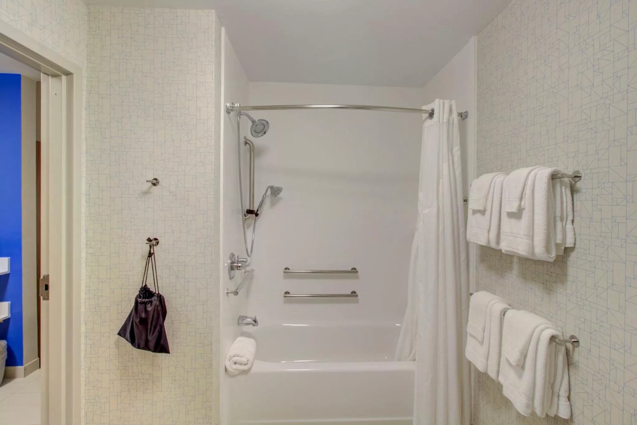 Photo of the whole room in Holiday Inn Express - Fort Walton Beach Central by IHG