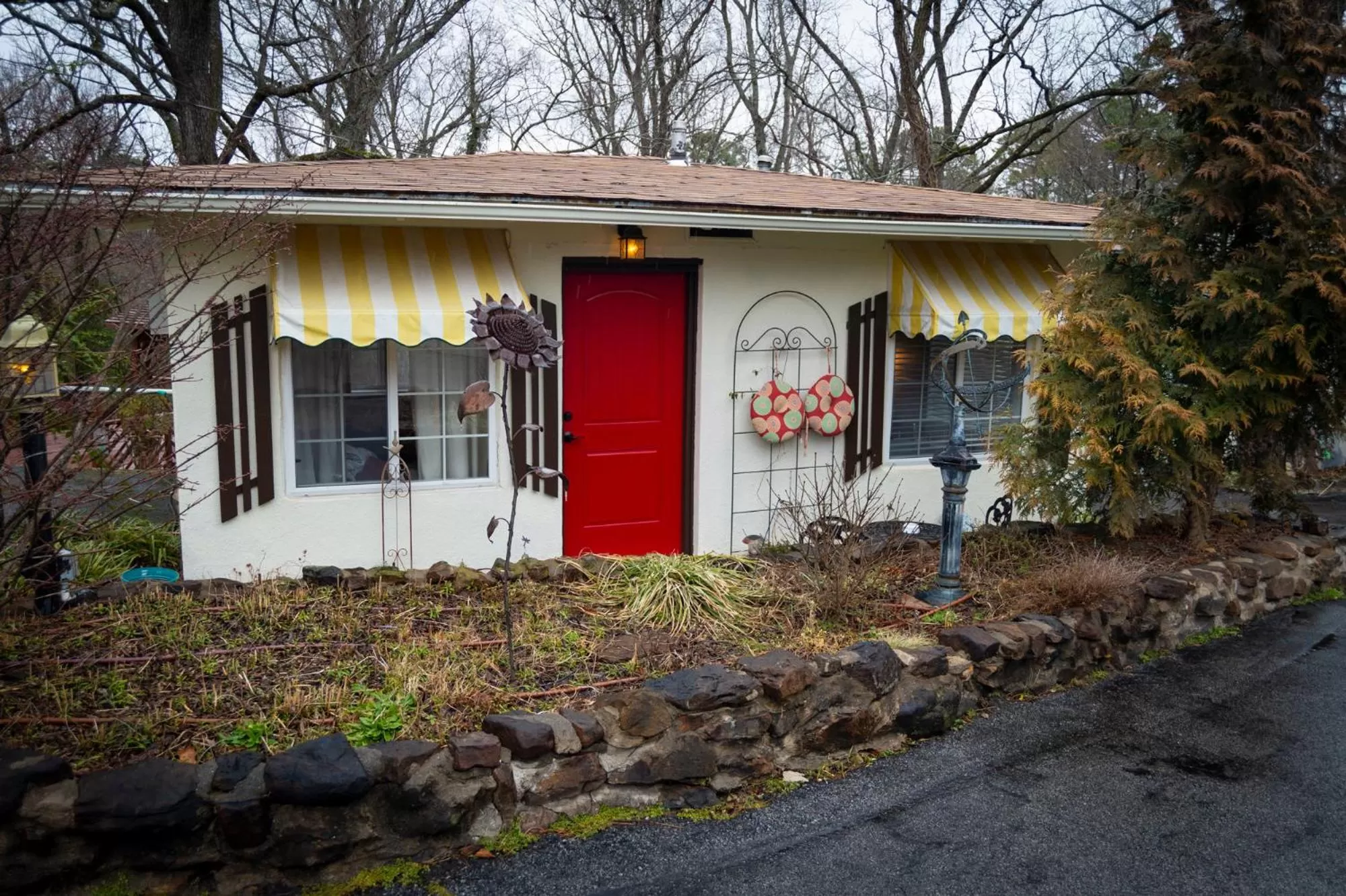 Property Building in Sherwood Court Cottages