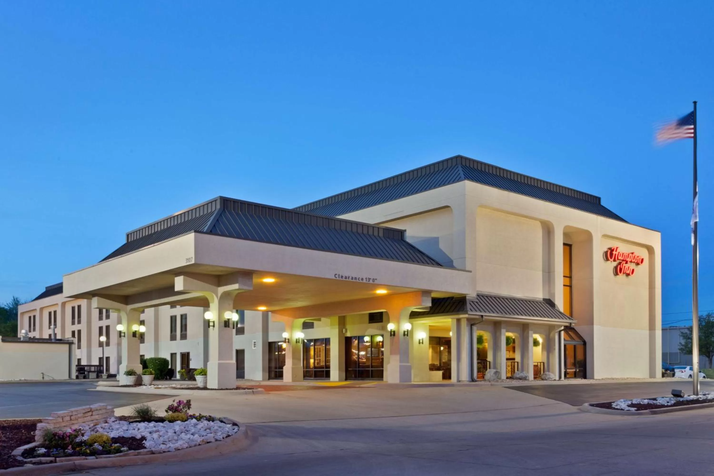 Property Building in Hampton Inn Joplin