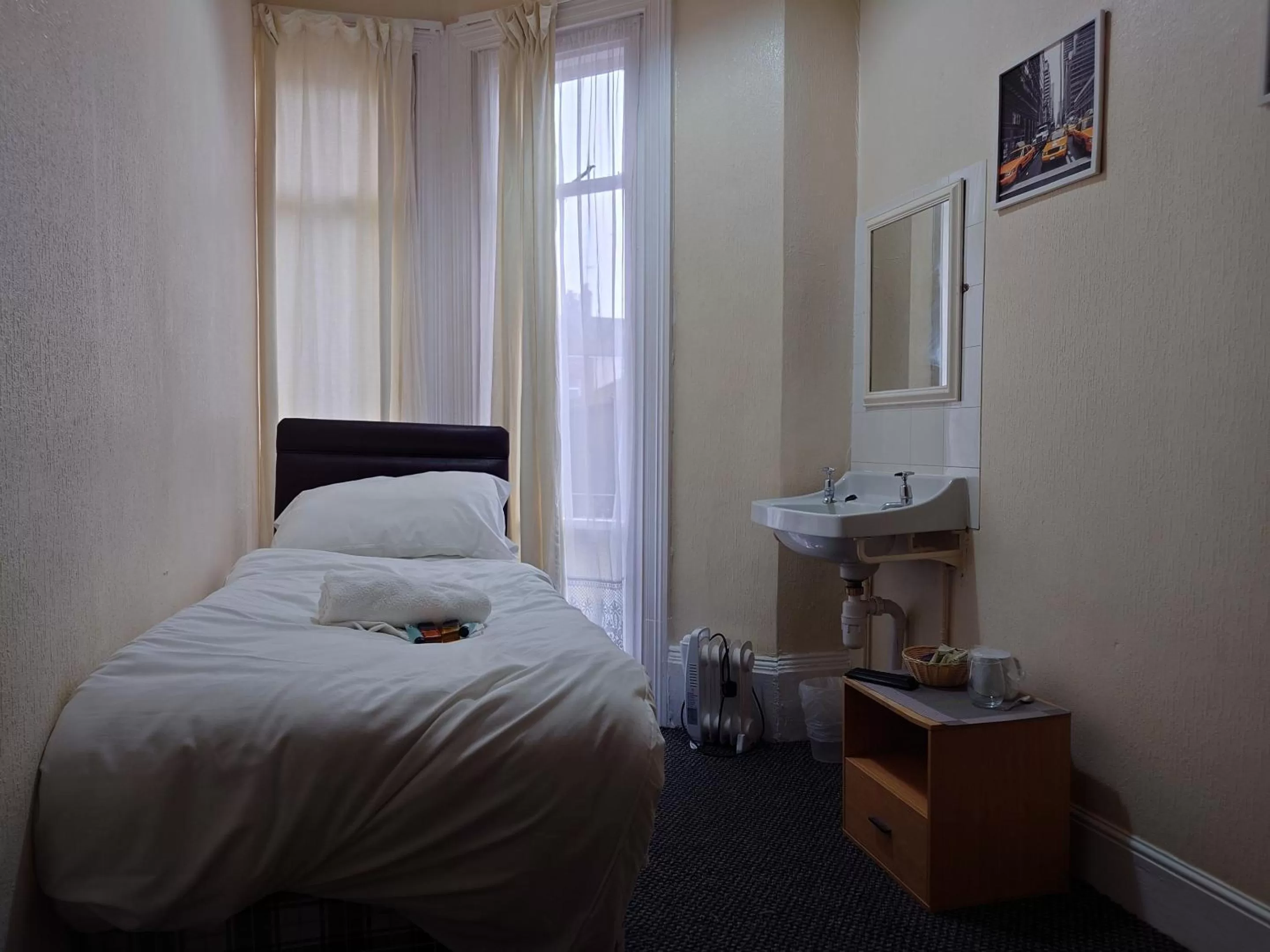 Bedroom, Bed in The Trevross