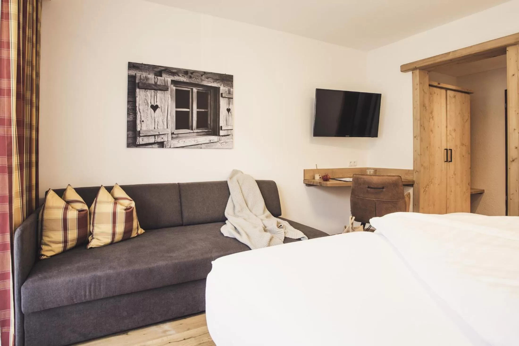 Photo of the whole room, Bed in Hotel Johanna mitten im Ötztal