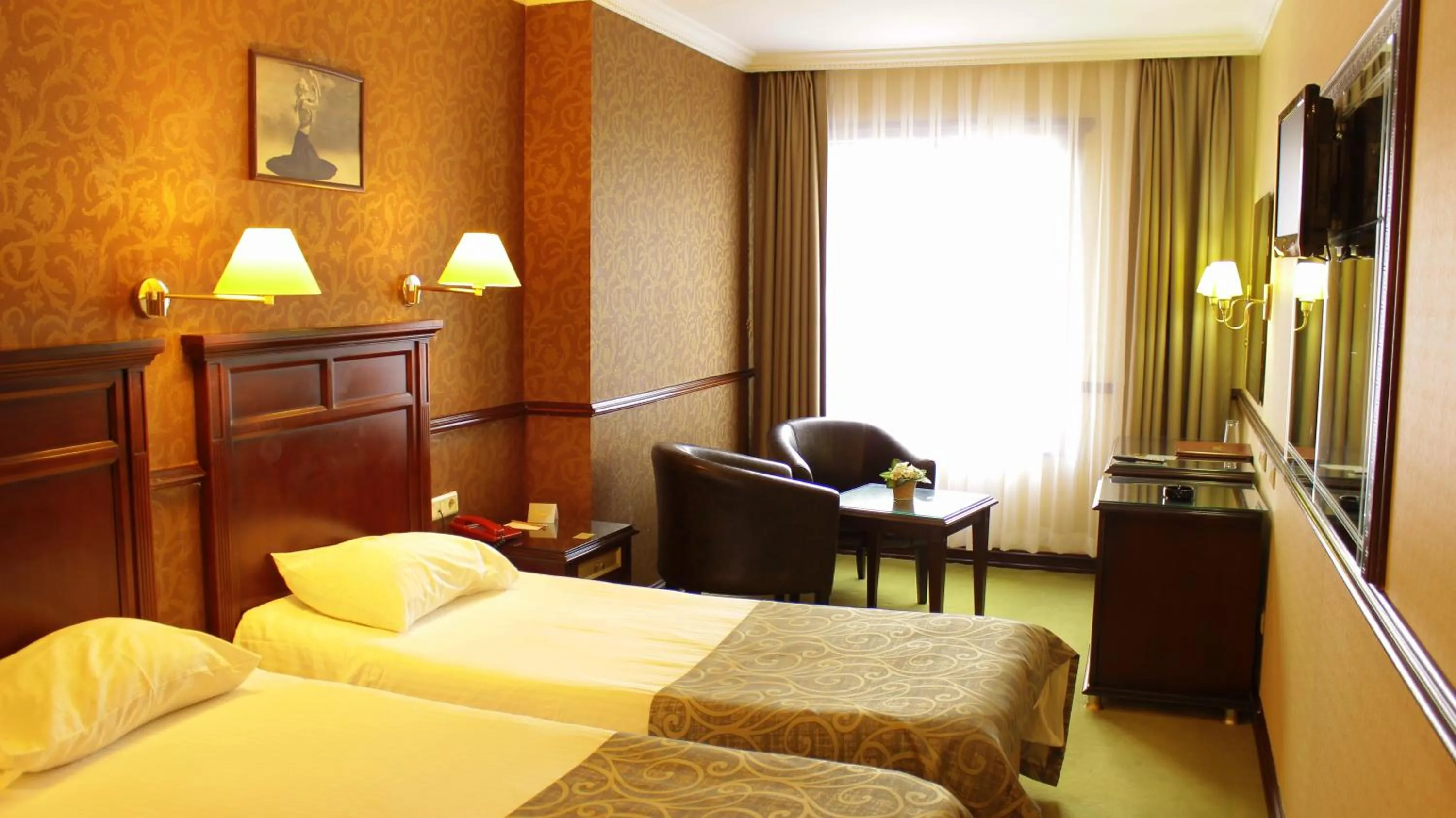 Photo of the whole room, Bed in Topkapi Inter Istanbul Hotel