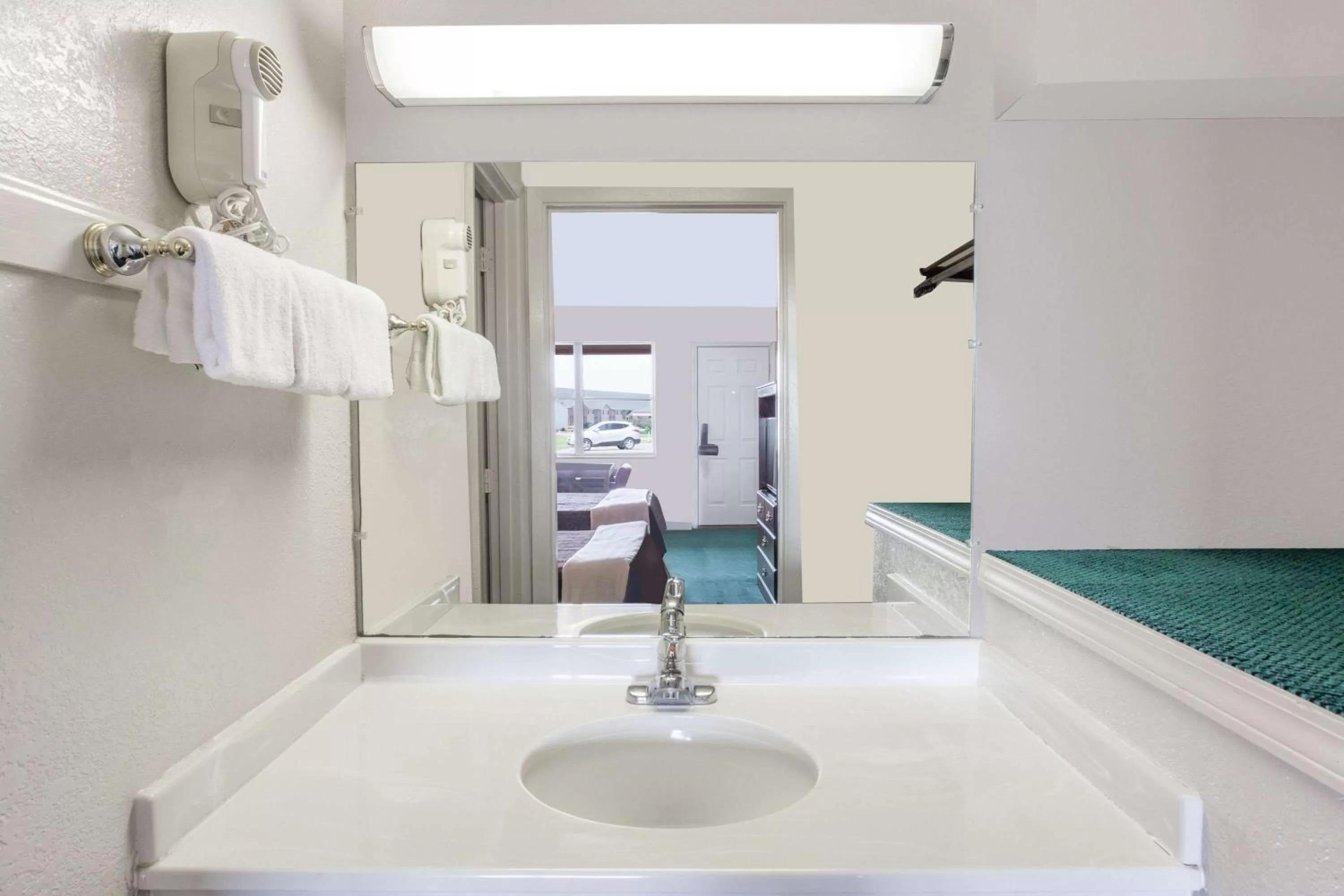 Photo of the whole room in Knights Inn Peru