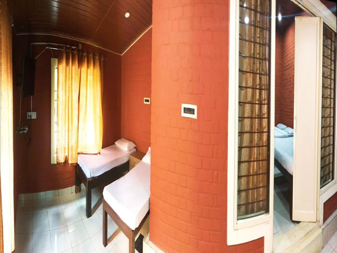 group of guests, Bed in CS County Resort