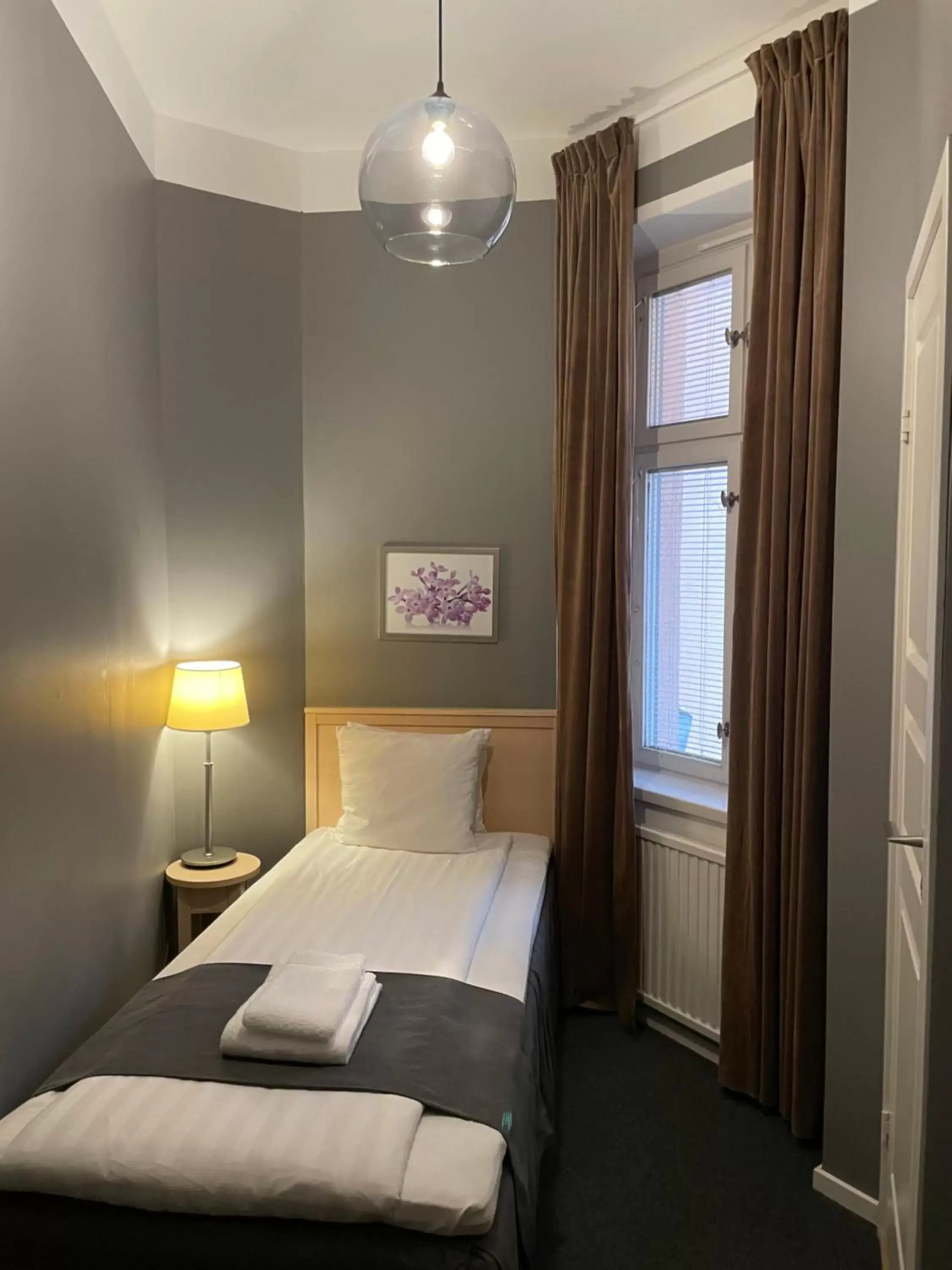 Single Room with Bathroom in Unique Hotel Single Room with Bathroom in Unique Hotel