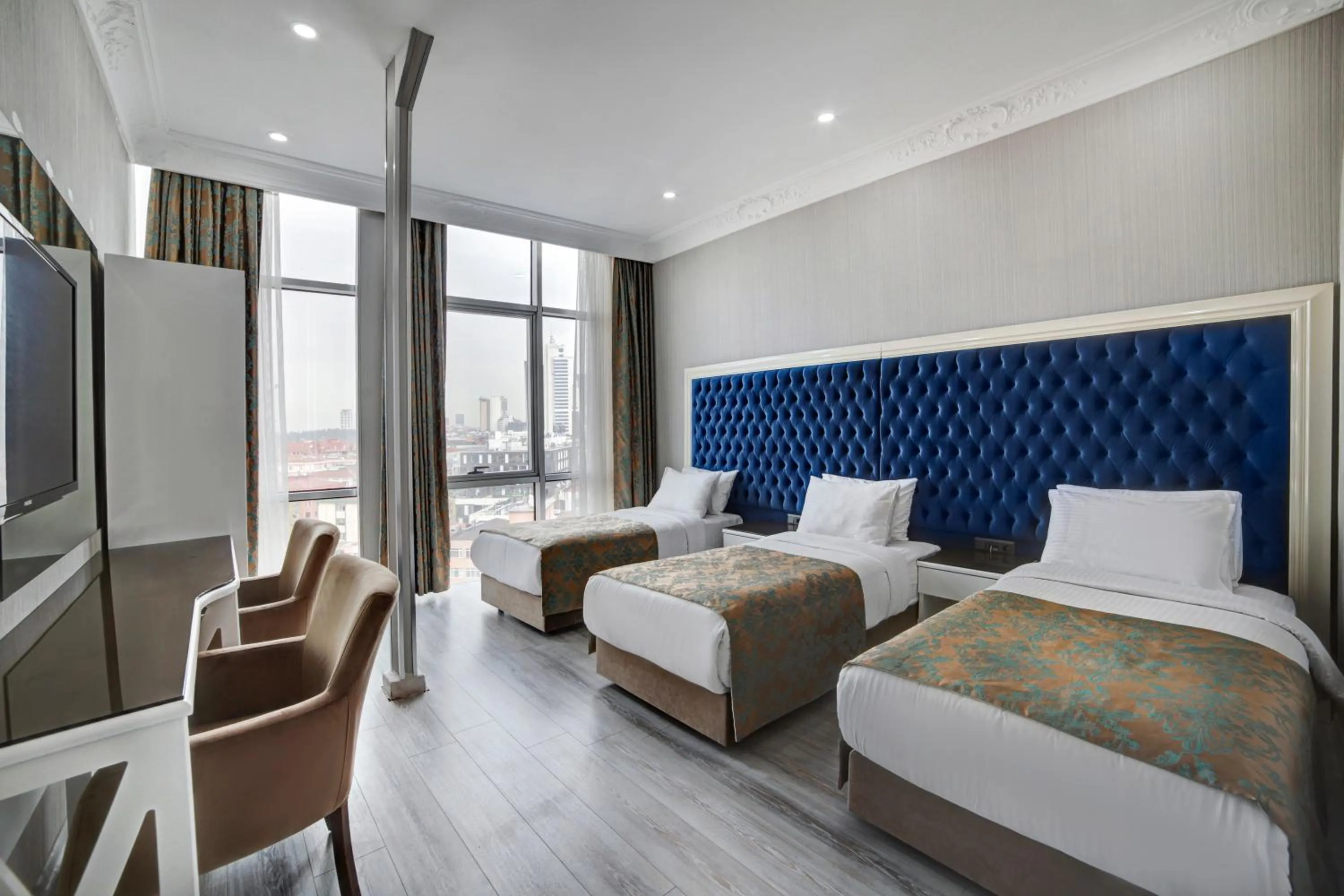 Communal lounge/ TV room, Bed in White Monarch Hotel