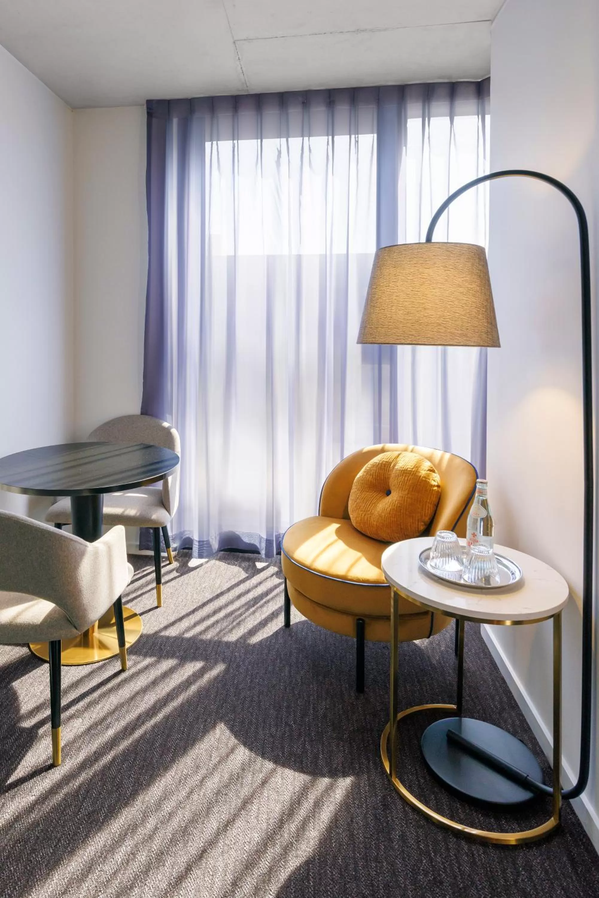 Living room, Seating Area in Mercure Melbourne St Kilda Road