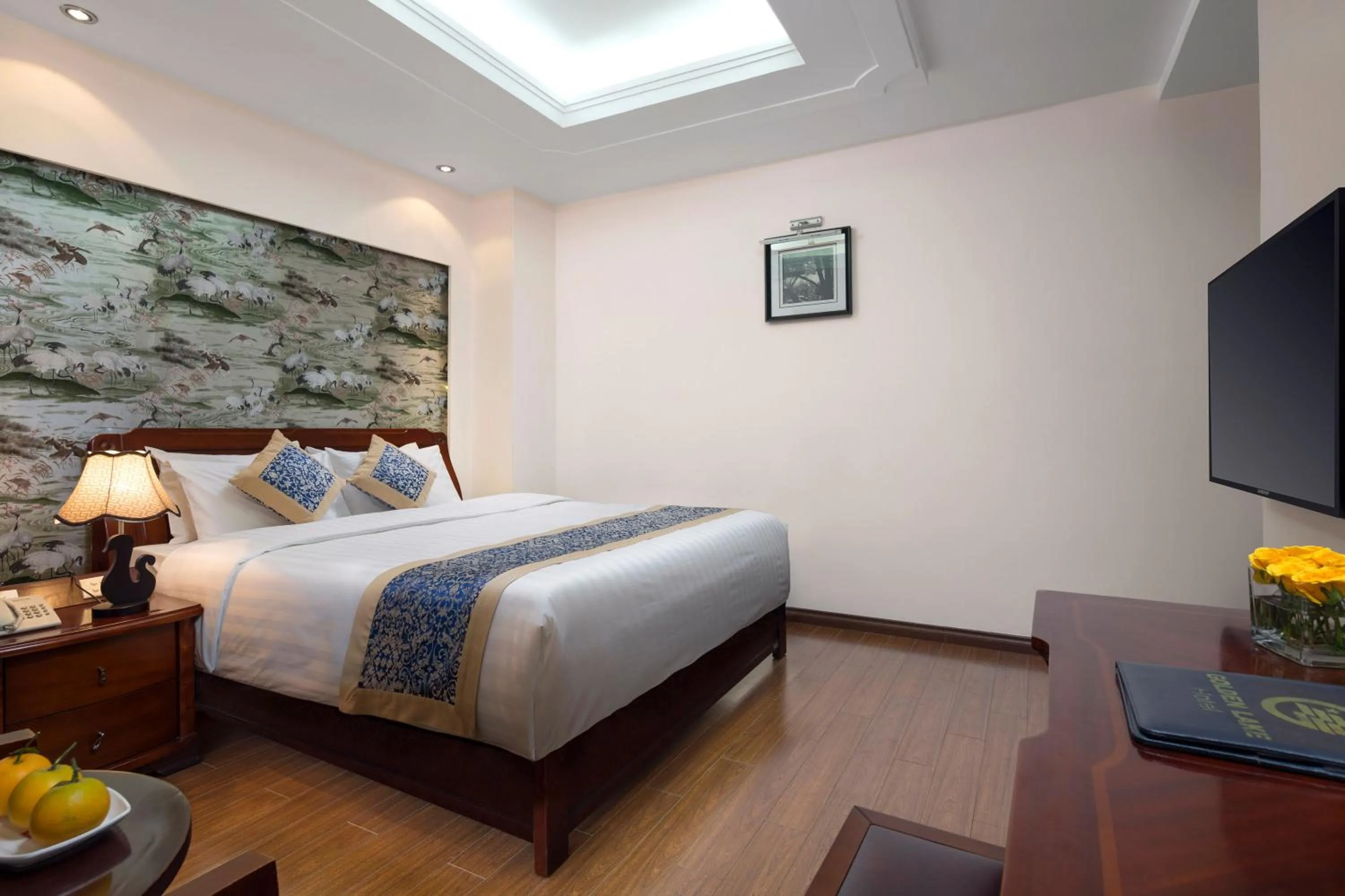 Photo of the whole room, Bed in Lakeside Palace Hotel