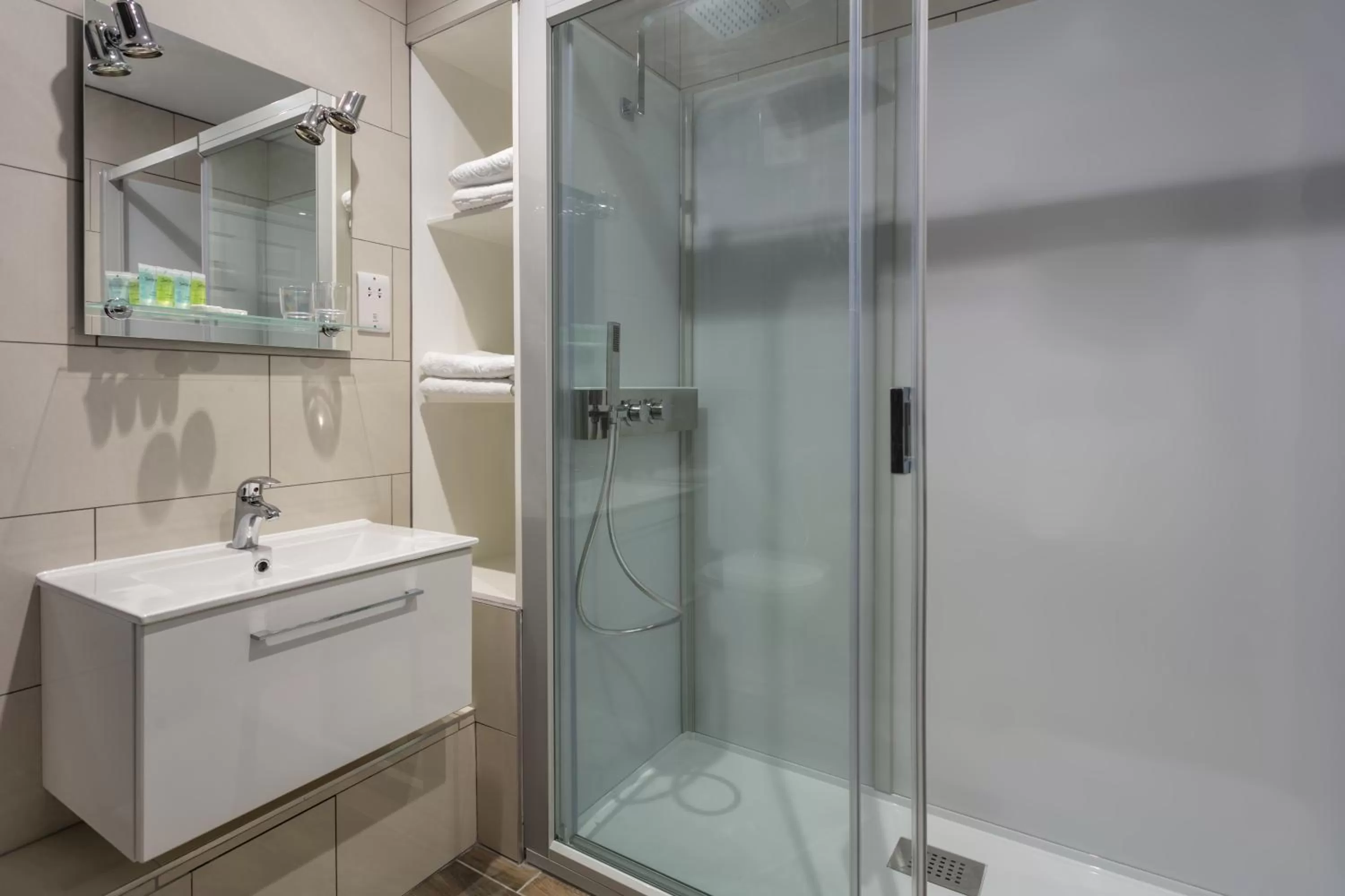 Shower in Roydon Marina Village Hotel