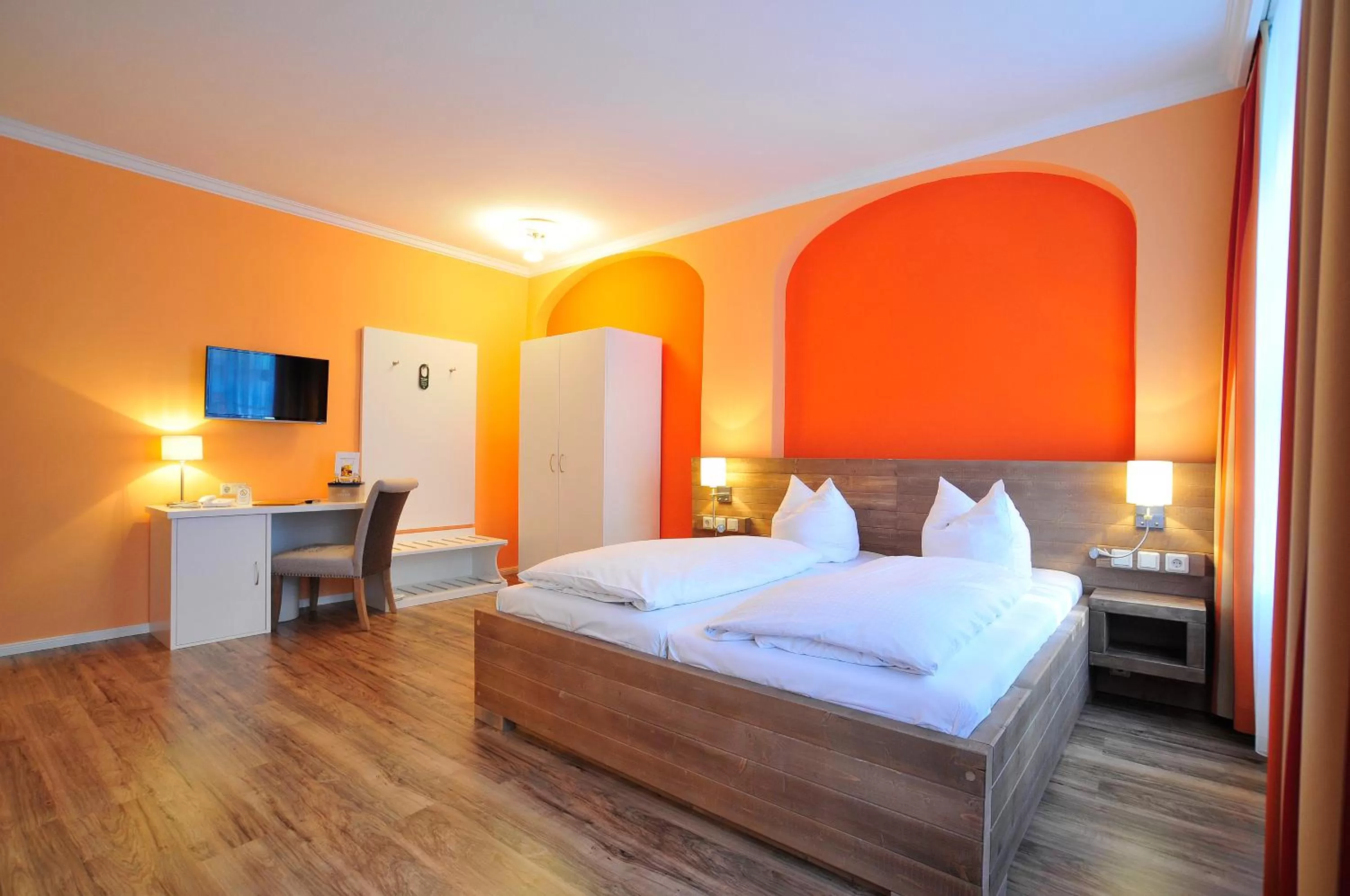 Photo of the whole room, Bed in Hotel Am Obermarkt