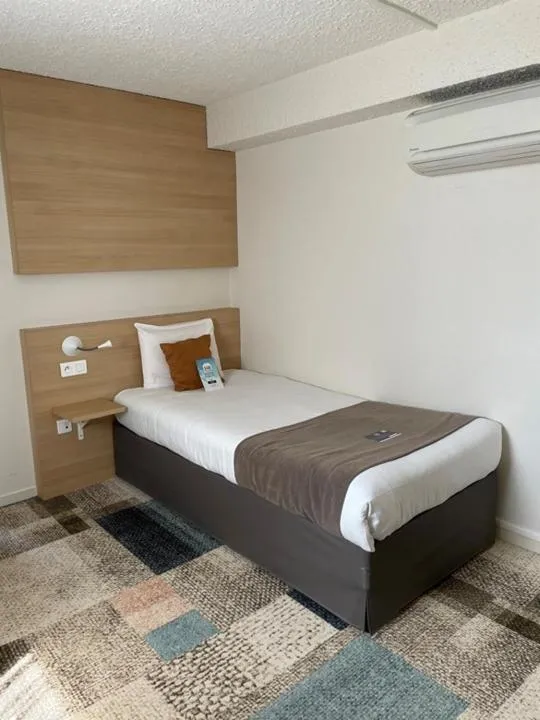 Bed in Kyriad Le Mans Est