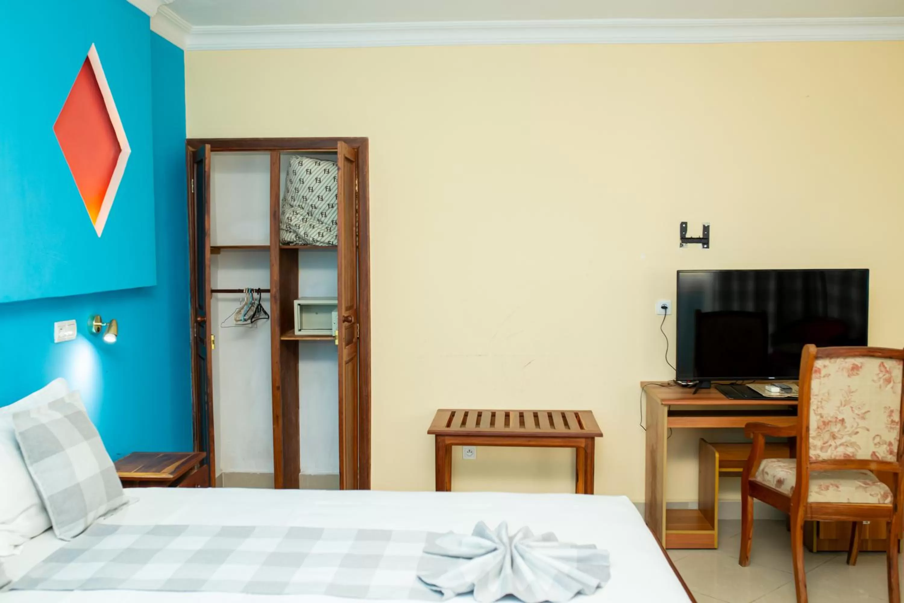 TV and multimedia, Bed in Amazone Hotel Tulear