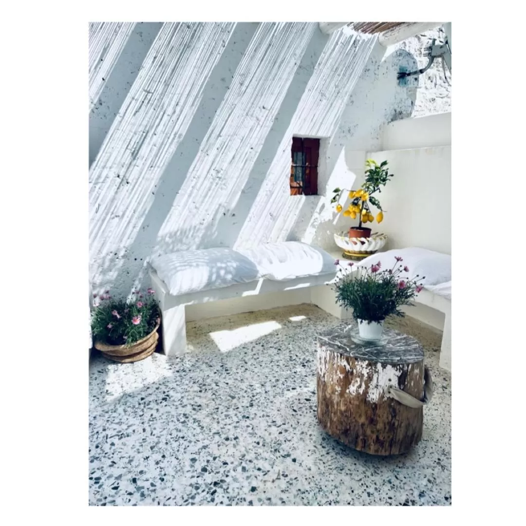 Hydria guest house art gallery